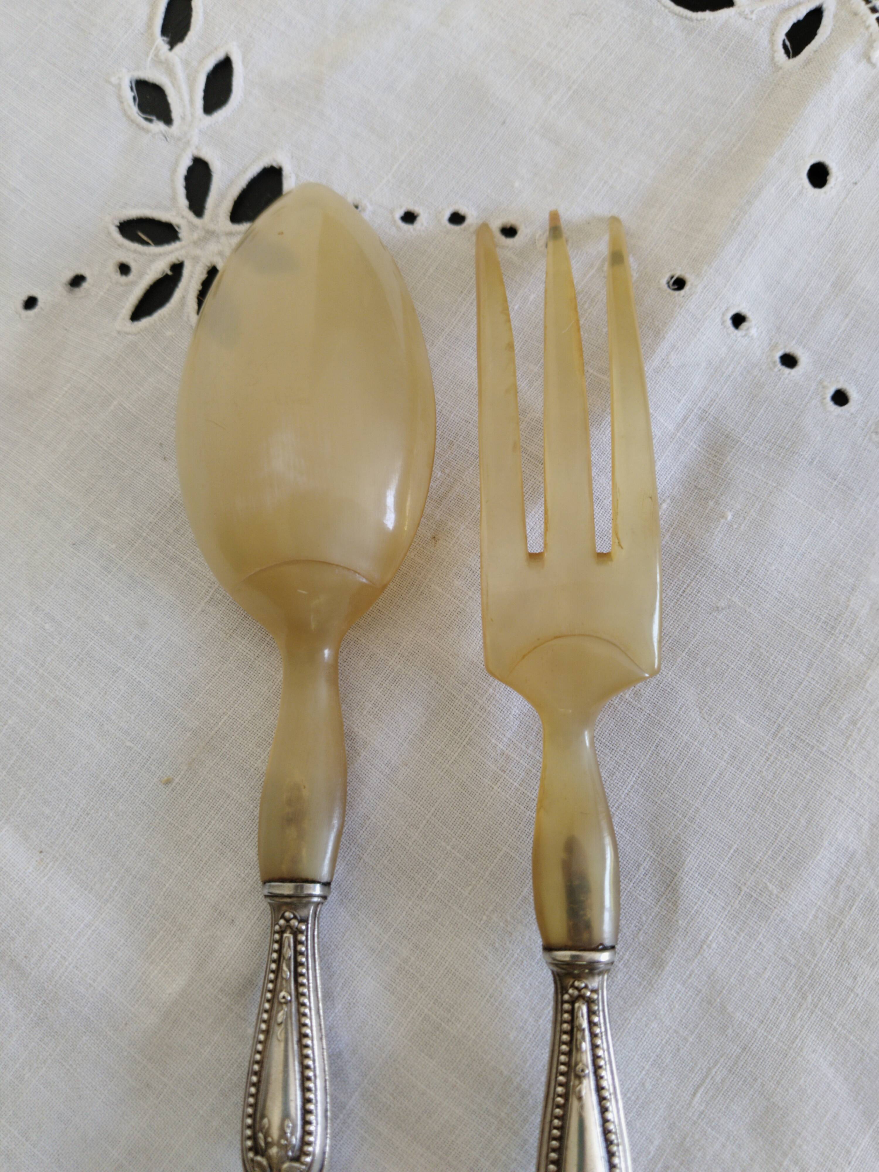Salad servers in horn and silver metal