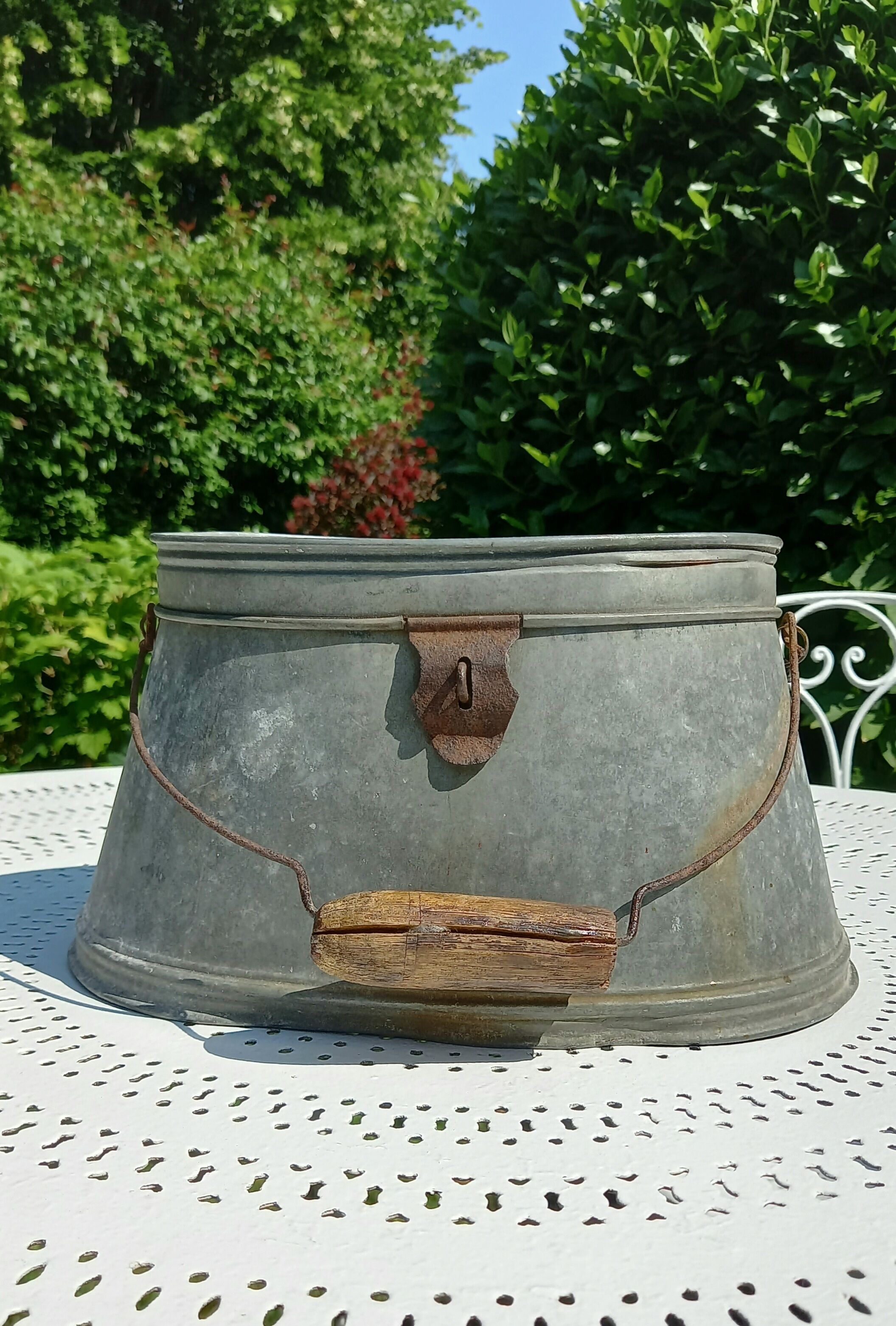 ANCIENNE PETITE GOUJONNIERE POUR LA PECHE dimensions 19 X 13 X 12 cm