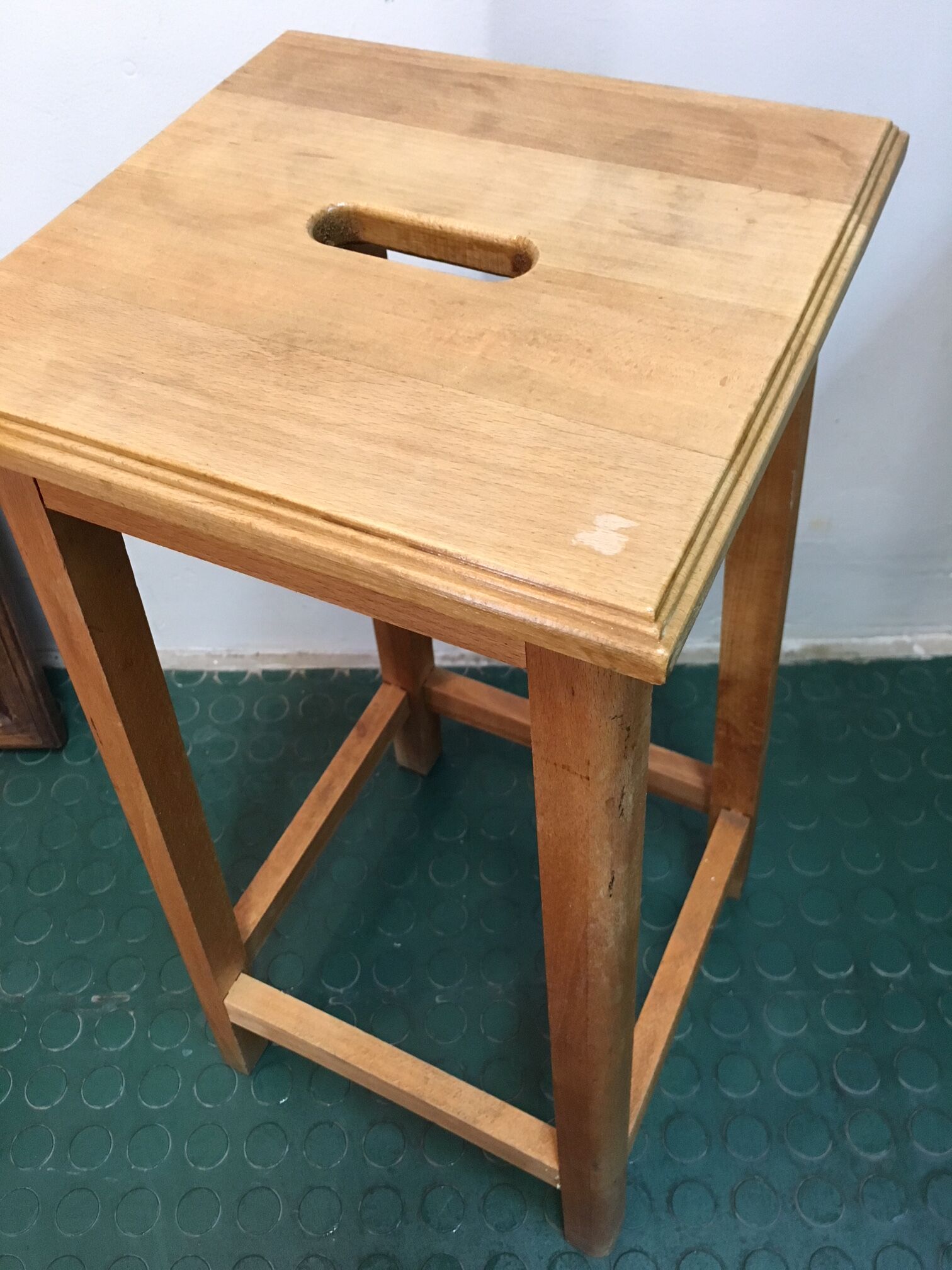 Mid-high geometric wood tab