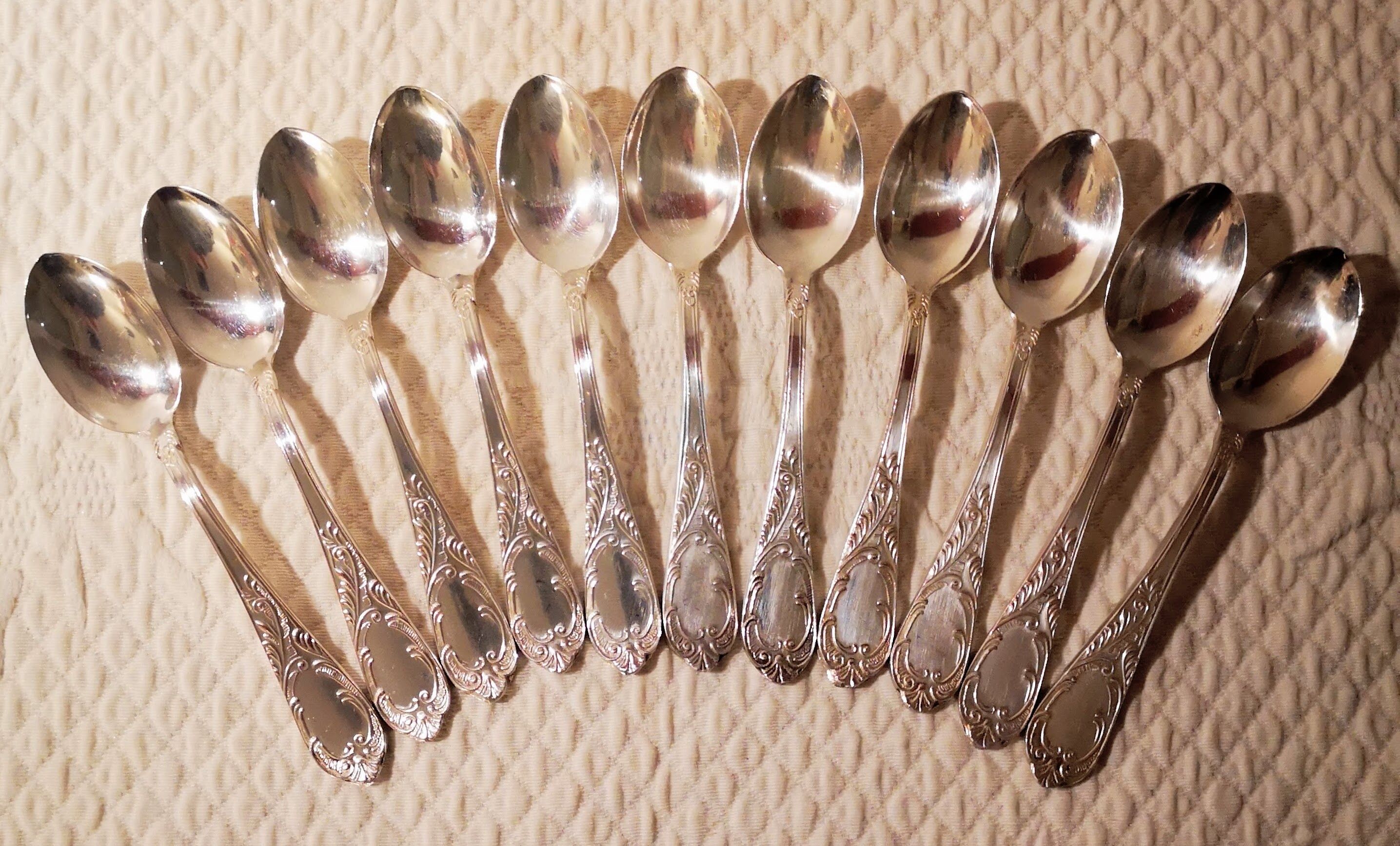 Set 11 dessert spoons in silver metal