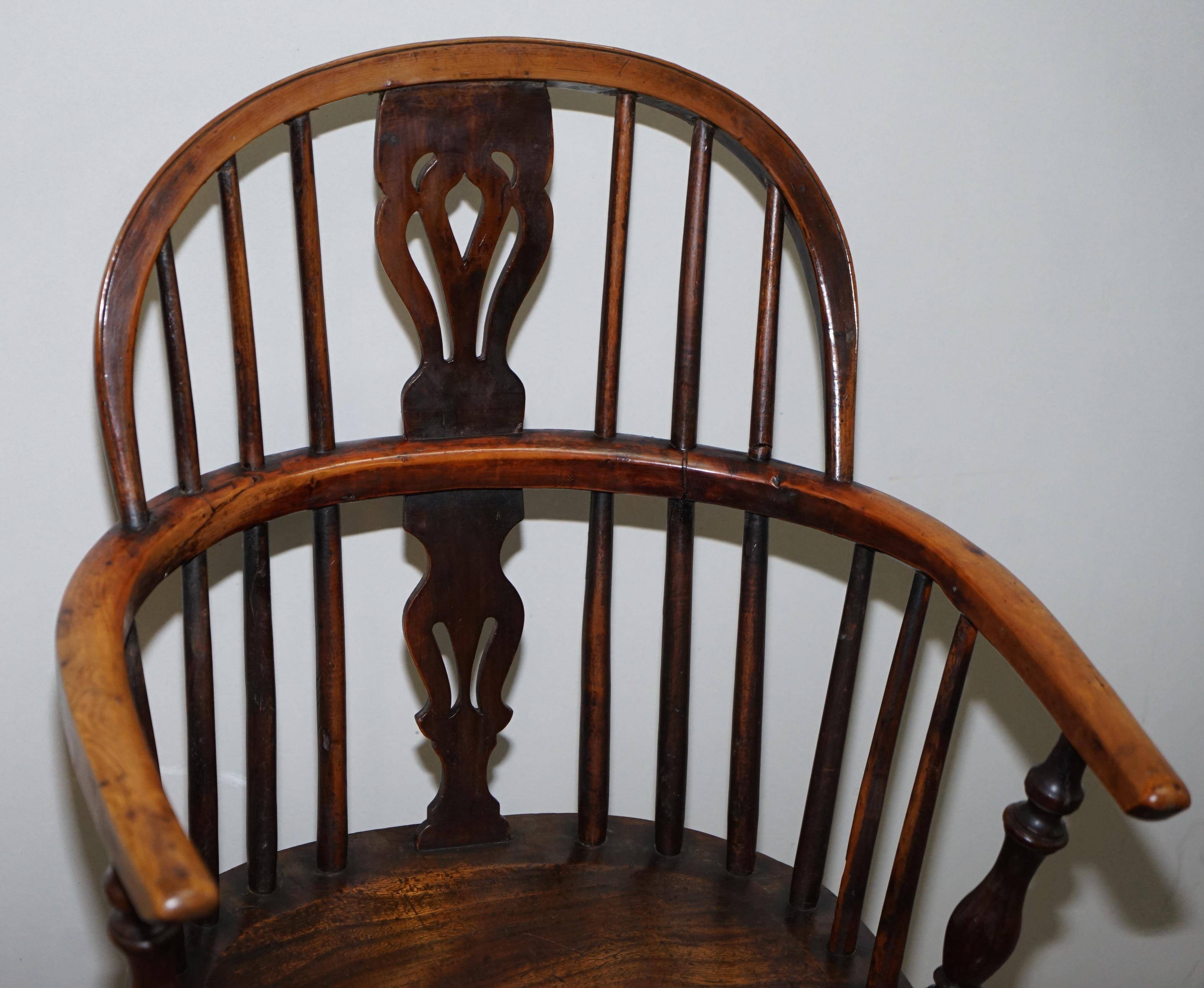 Windsor chair in solid elm circa 1860 - English furniture