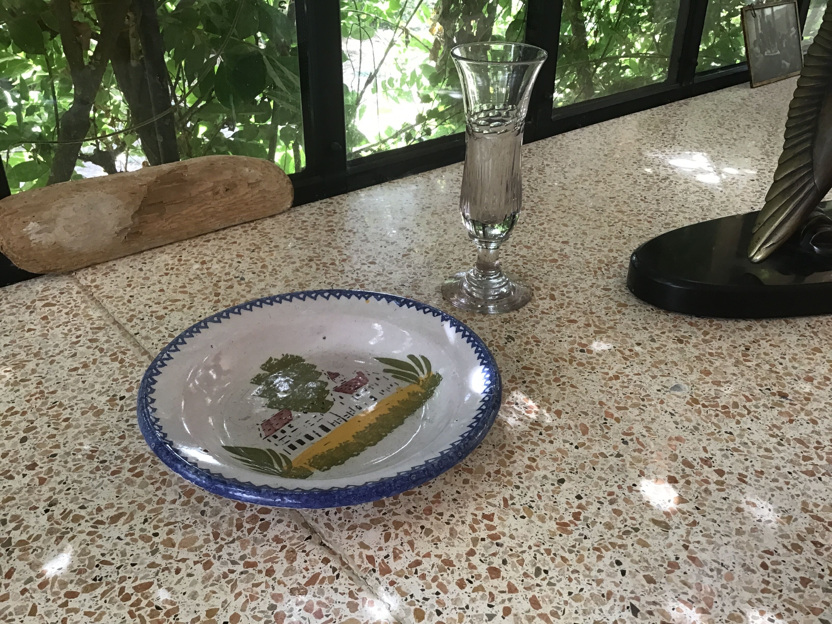 Hollow plate earthenware of Charolles