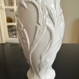 Vase with parrots