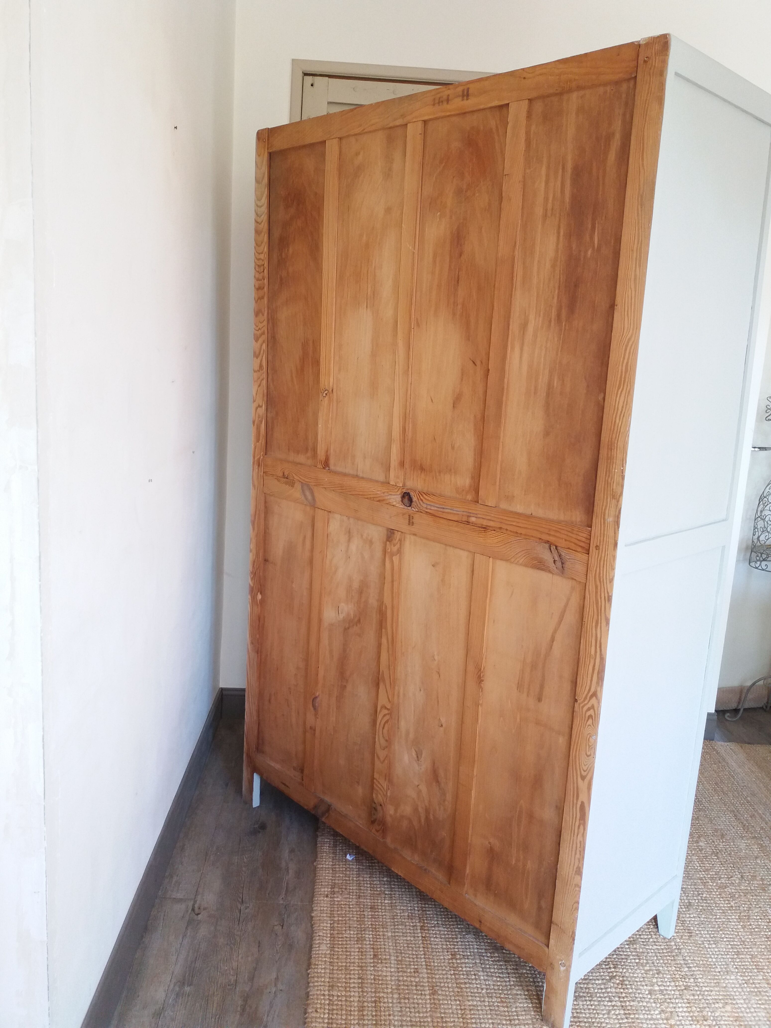 Armoire parisienne
