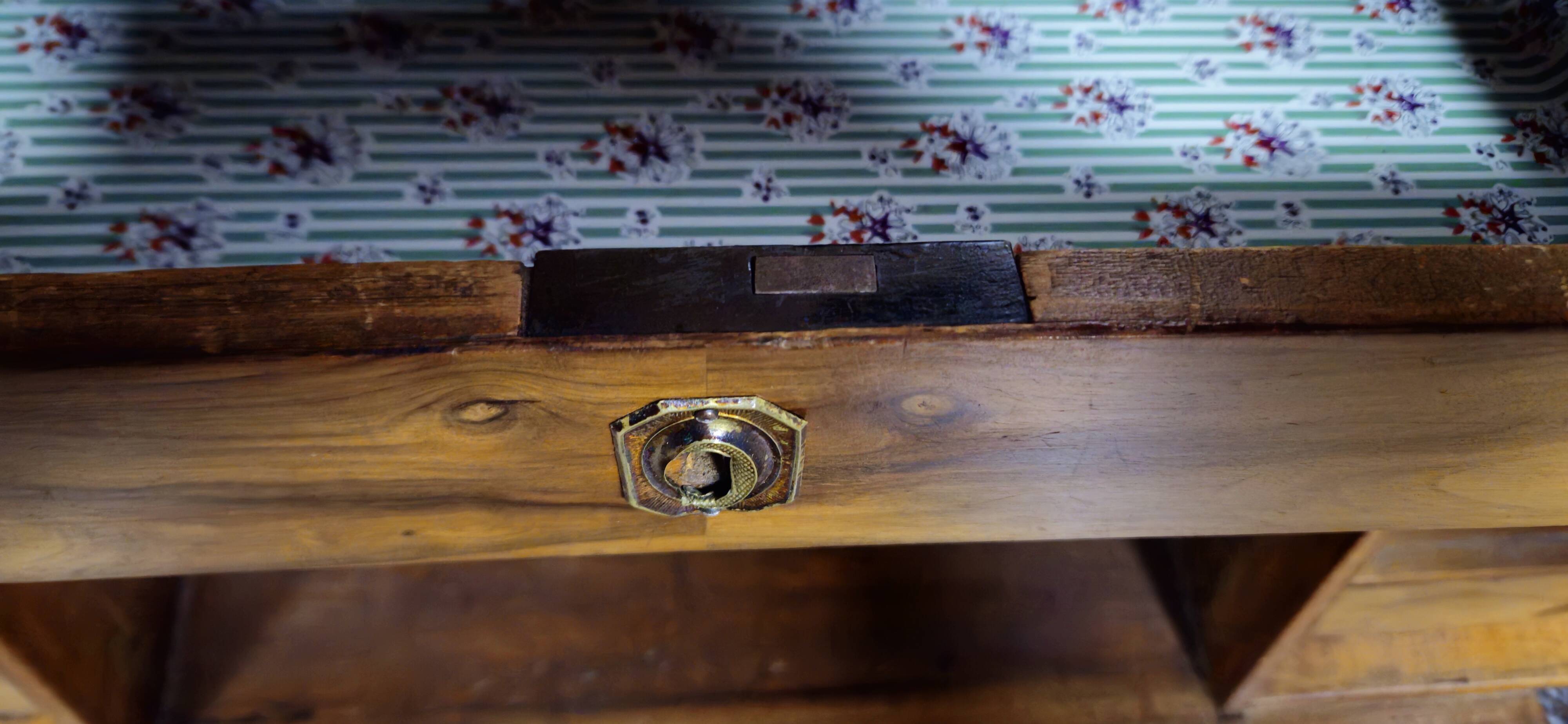 Secretary with three bodies in walnut from the Louis XVI period.