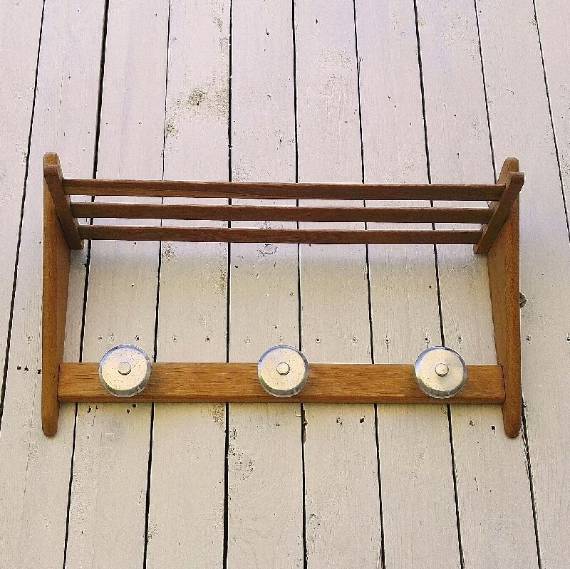 Coat rack and vintage hats reconstruction
