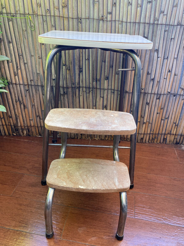 Tabouret escamotable Formica