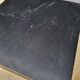 Table basse en marbre noir et laiton