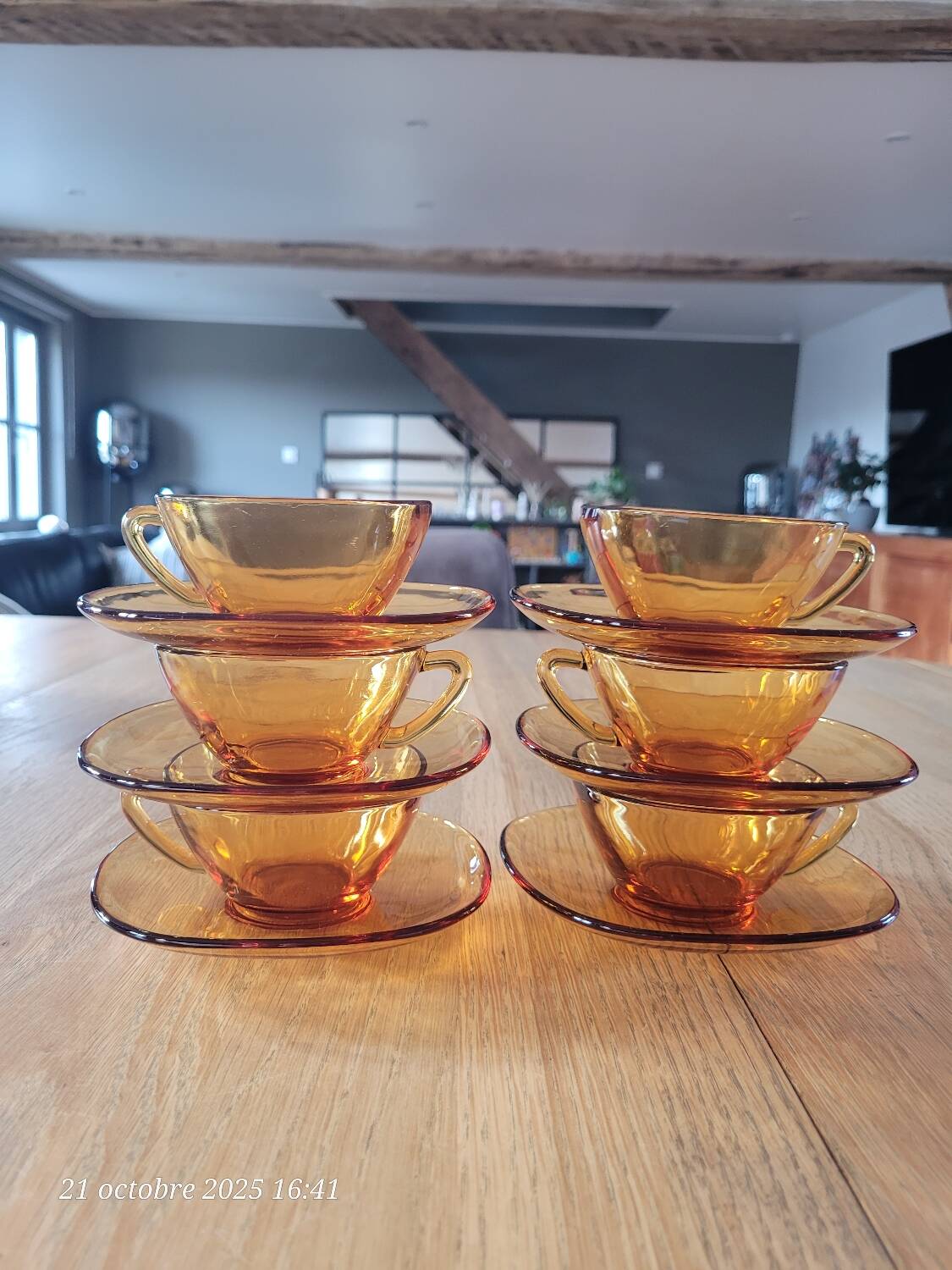 6 tasses et sous-tasses en verre ambré Vereco