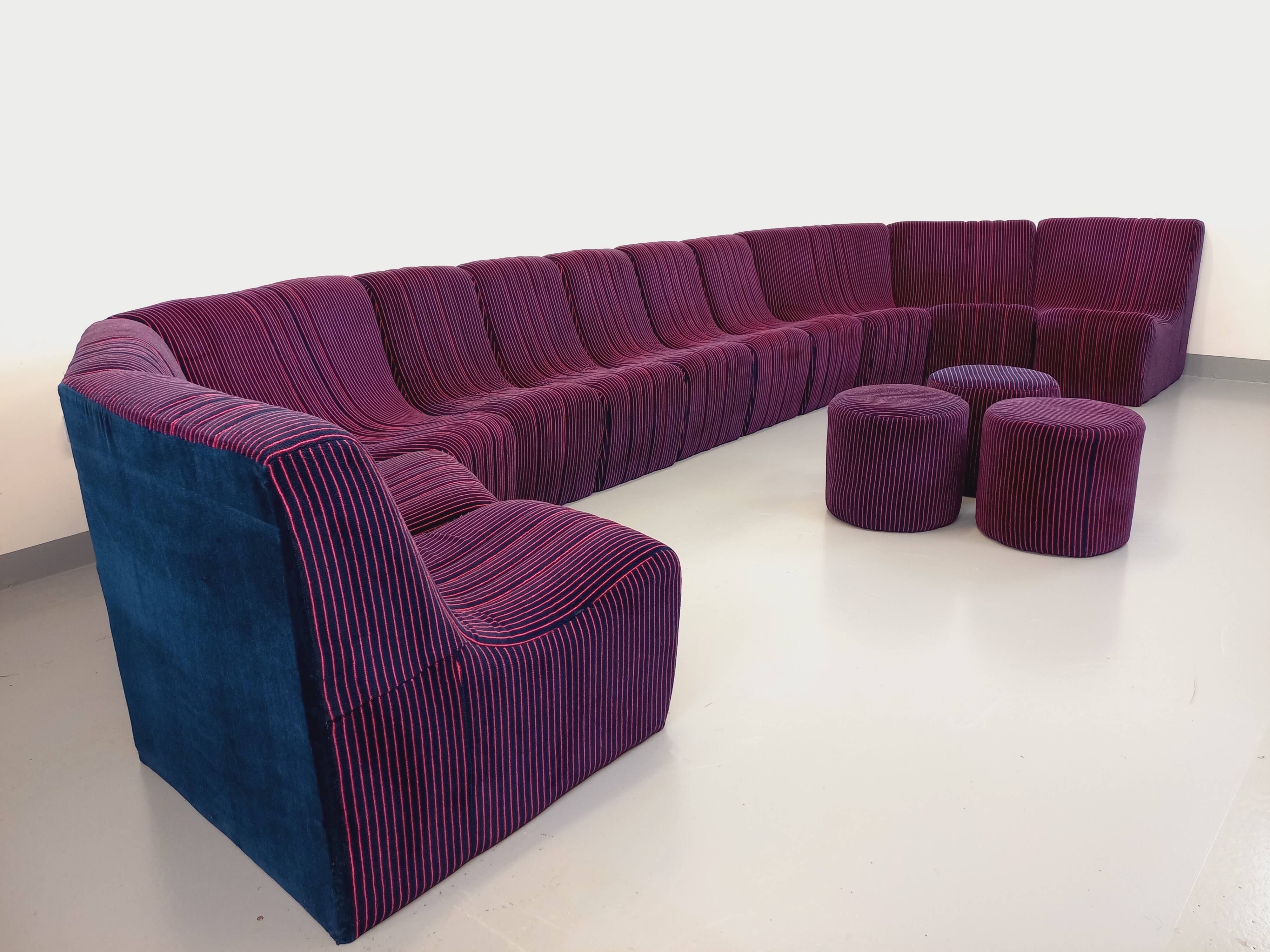 Vintage Snake modular sofa composed of 11 armchair modules and 3 velvet fabric poufs