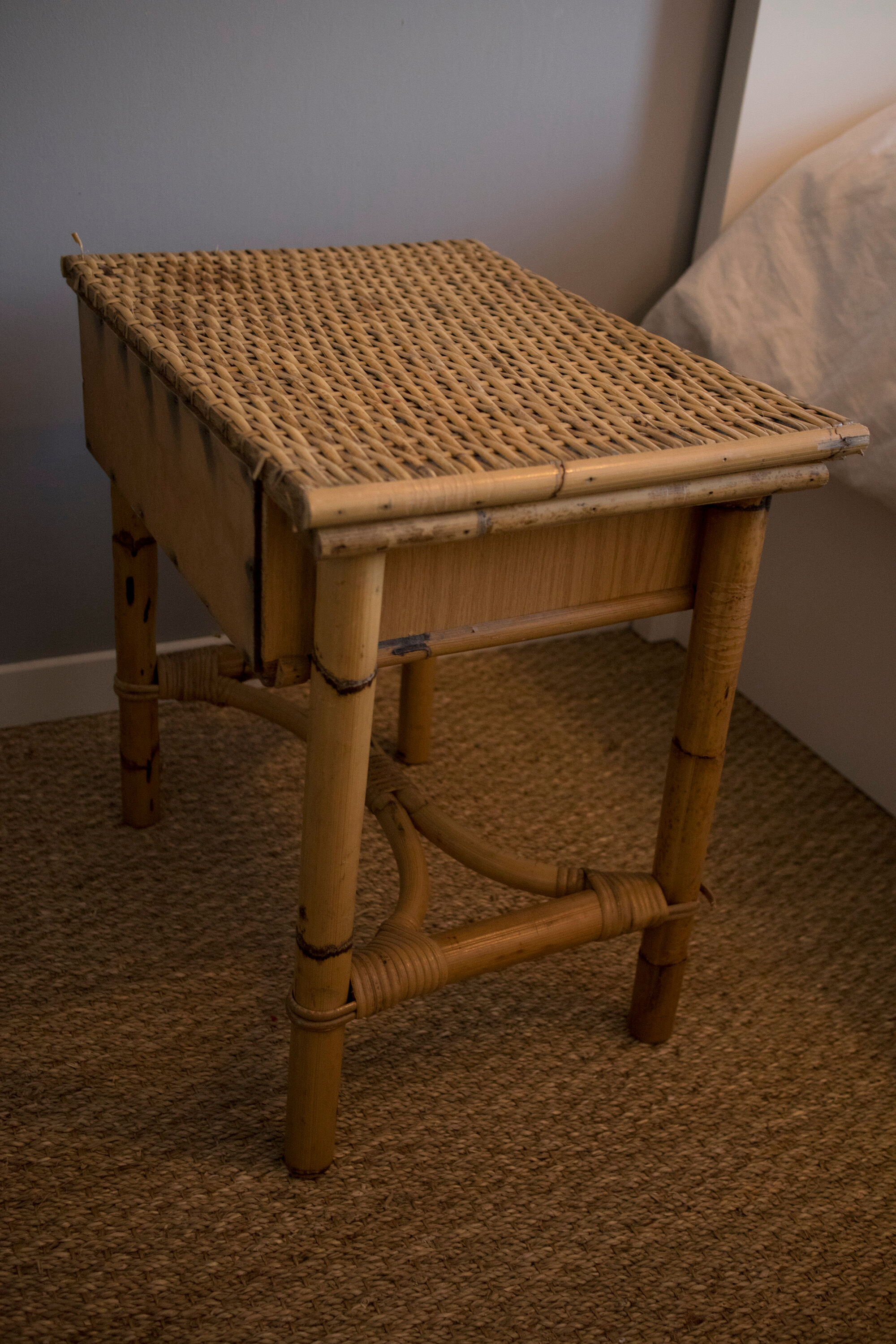 Table de nuit ou d'appoint en rotin