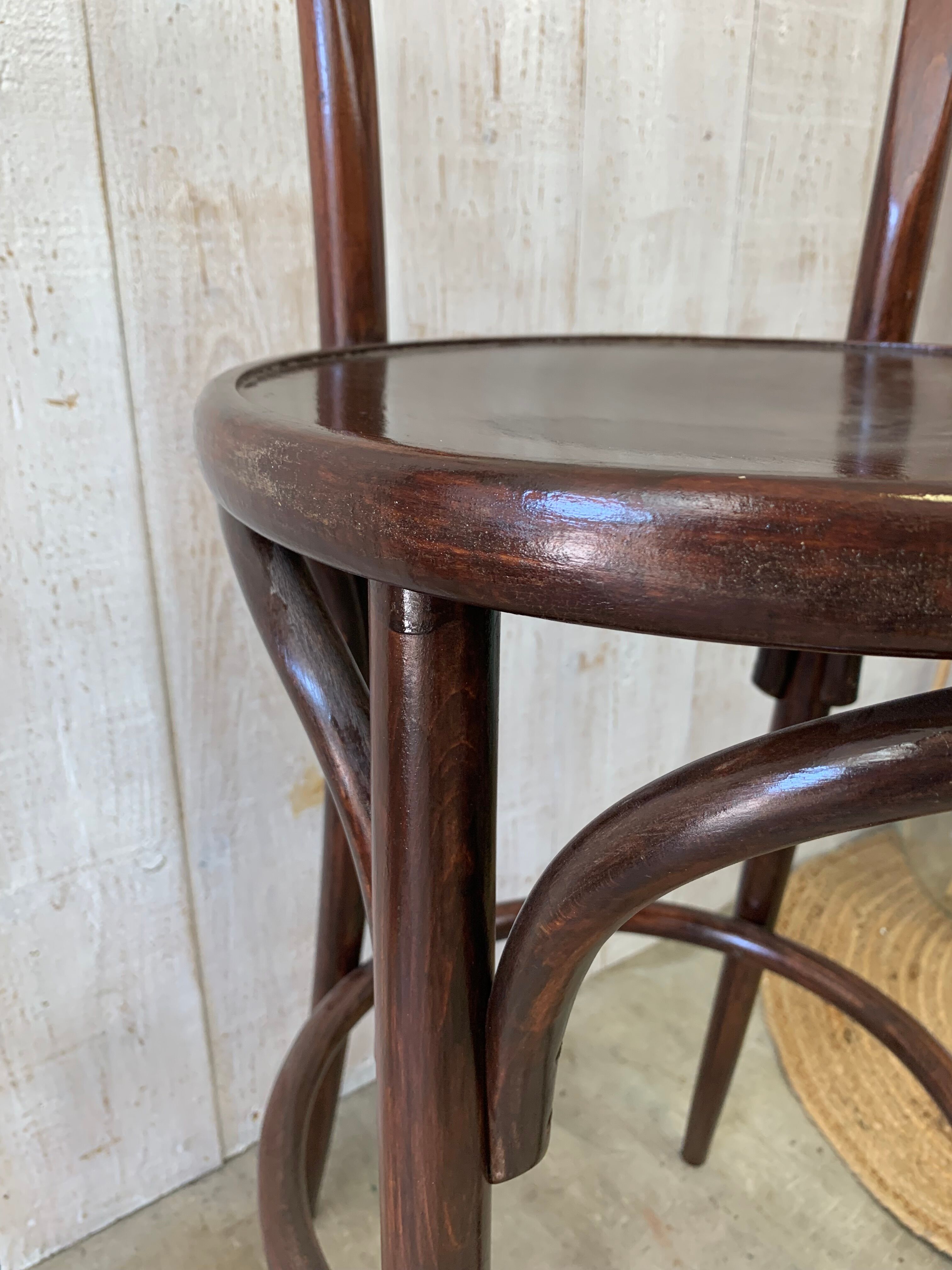 Tabouret bar en bois courbé
