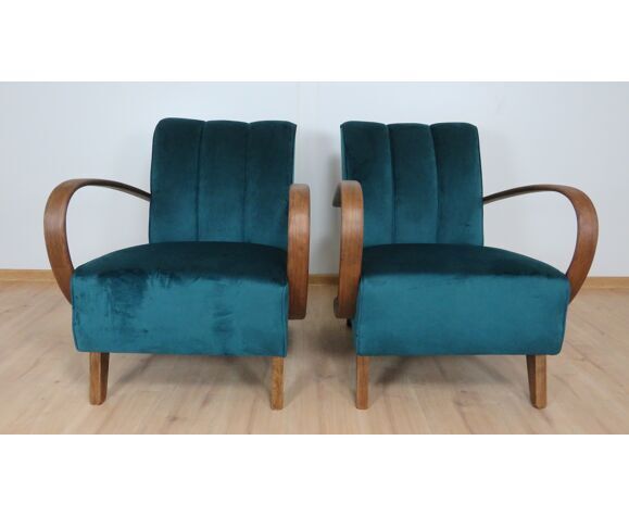 Paire de fauteuils by Jindrich Halabala