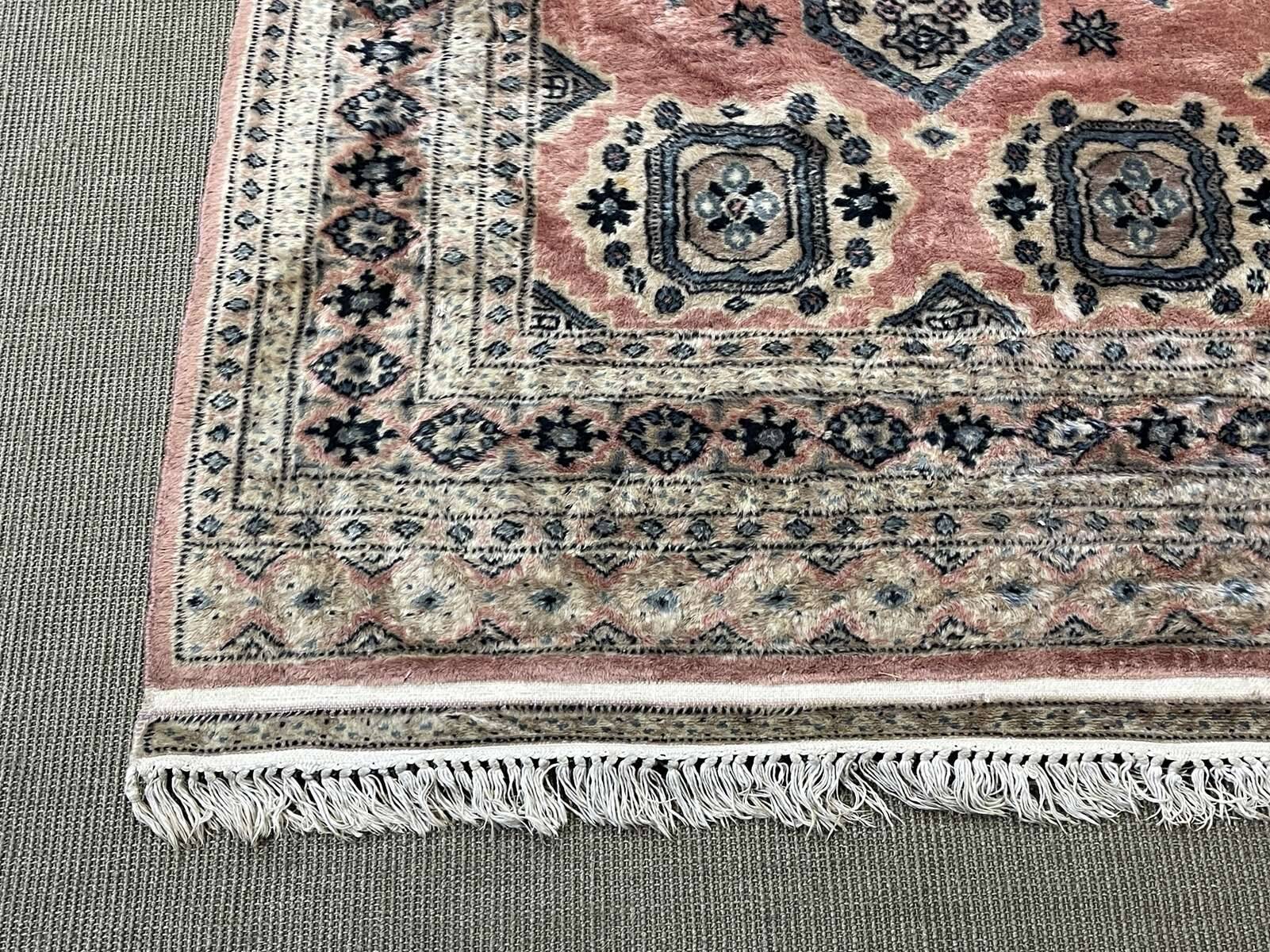 Handmade Pakistani wool rug