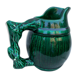 Barrel shape pitcher