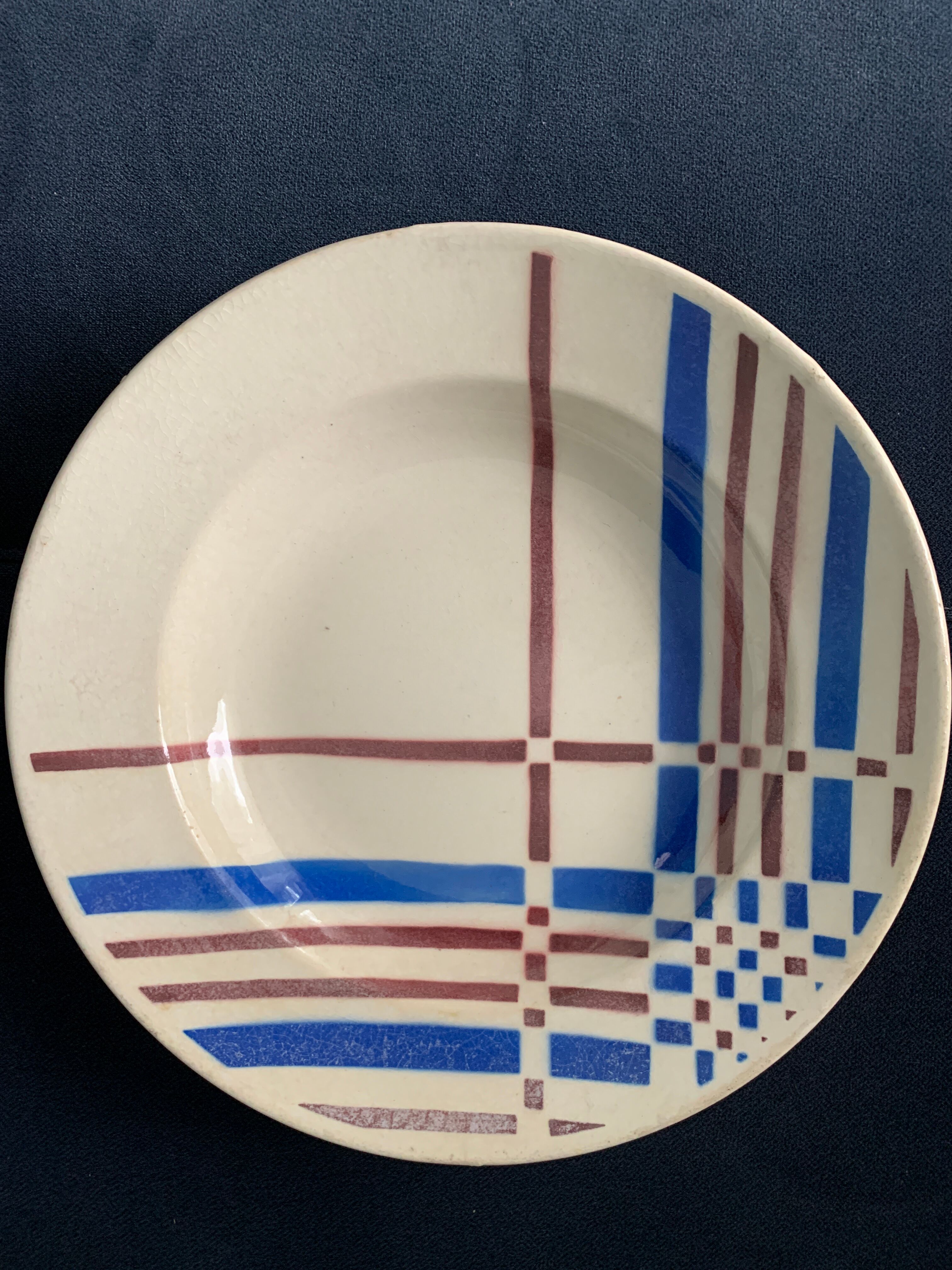 6 assiettes creuses aux couleurs basques, KG Lunéville, 1930