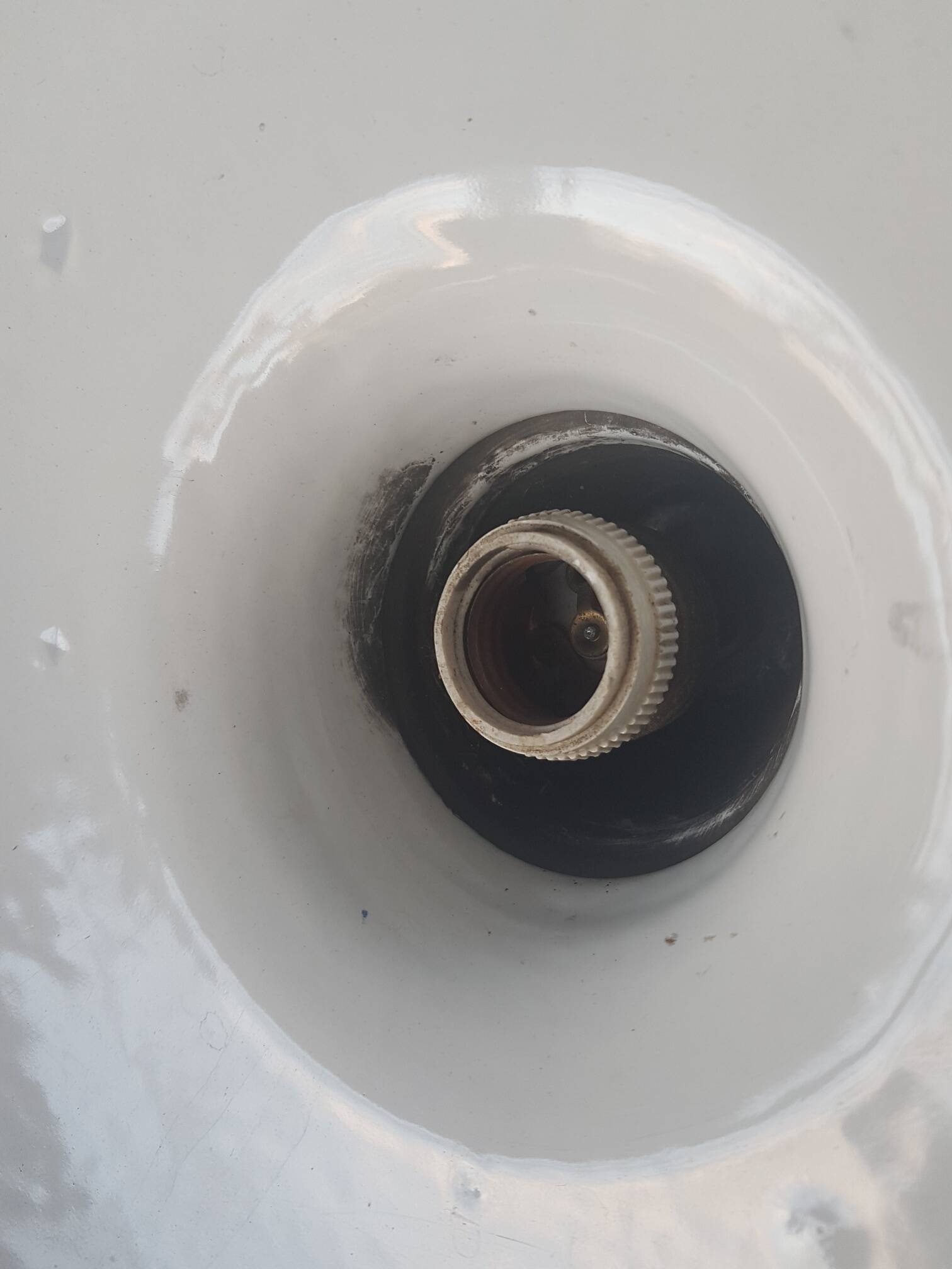 Industrial bowl suspension in enamelled sheet metal