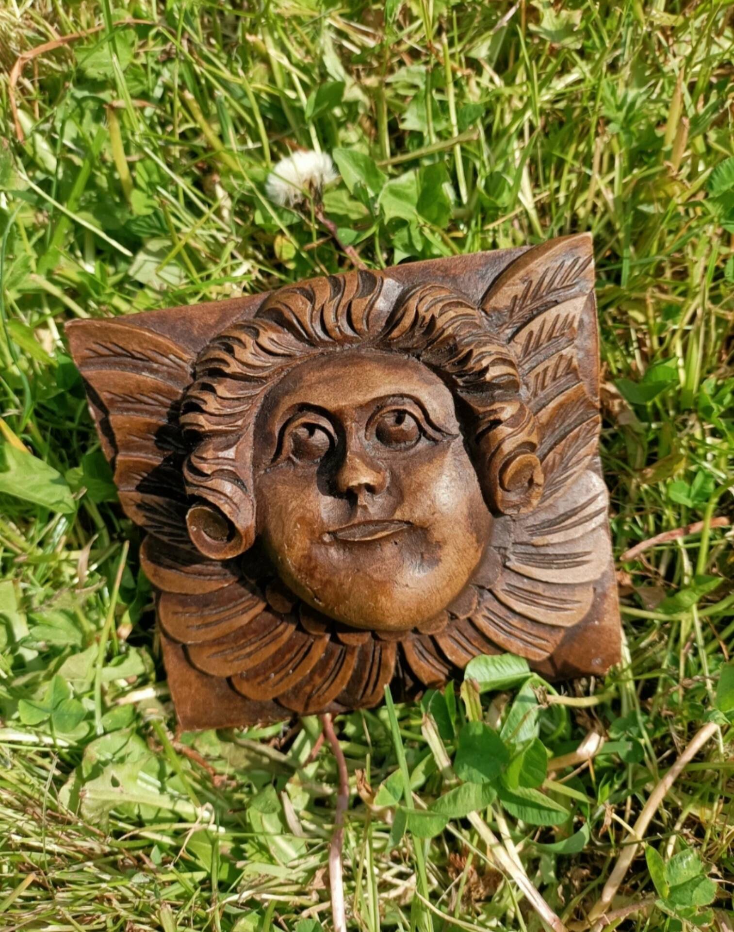 Bas relief bois sculpté