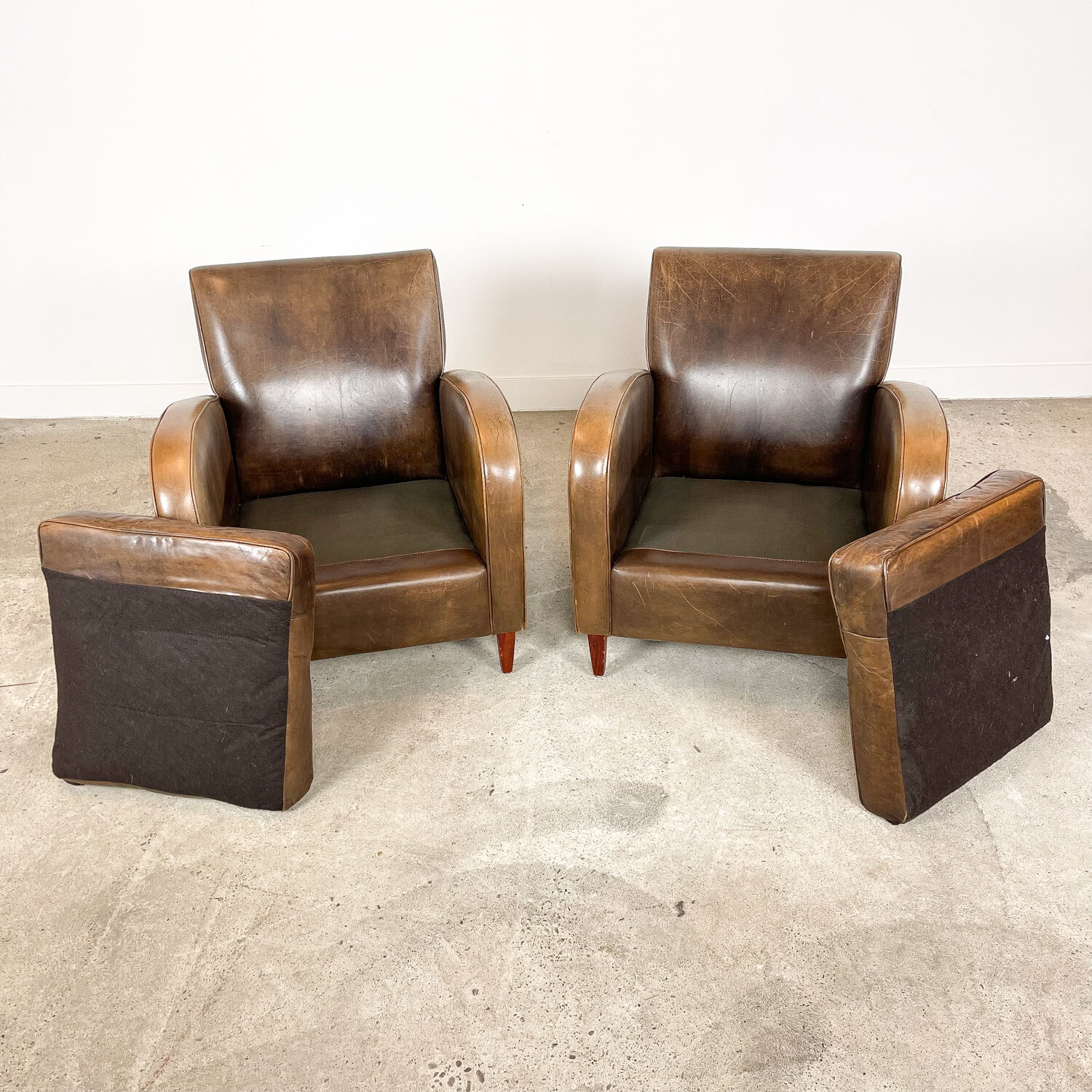 Set of two vintage leather wagon wheel armchairs Haarle