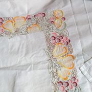 Embroidered tablecloth and open fruit decoration - 12 assorted towels