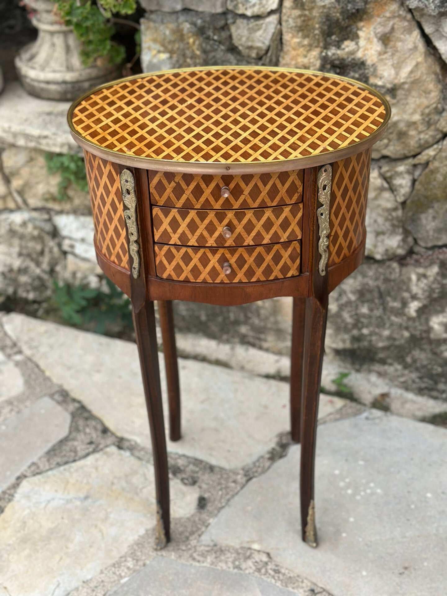 Chiffonier table or folding table in precious wood marquetry.