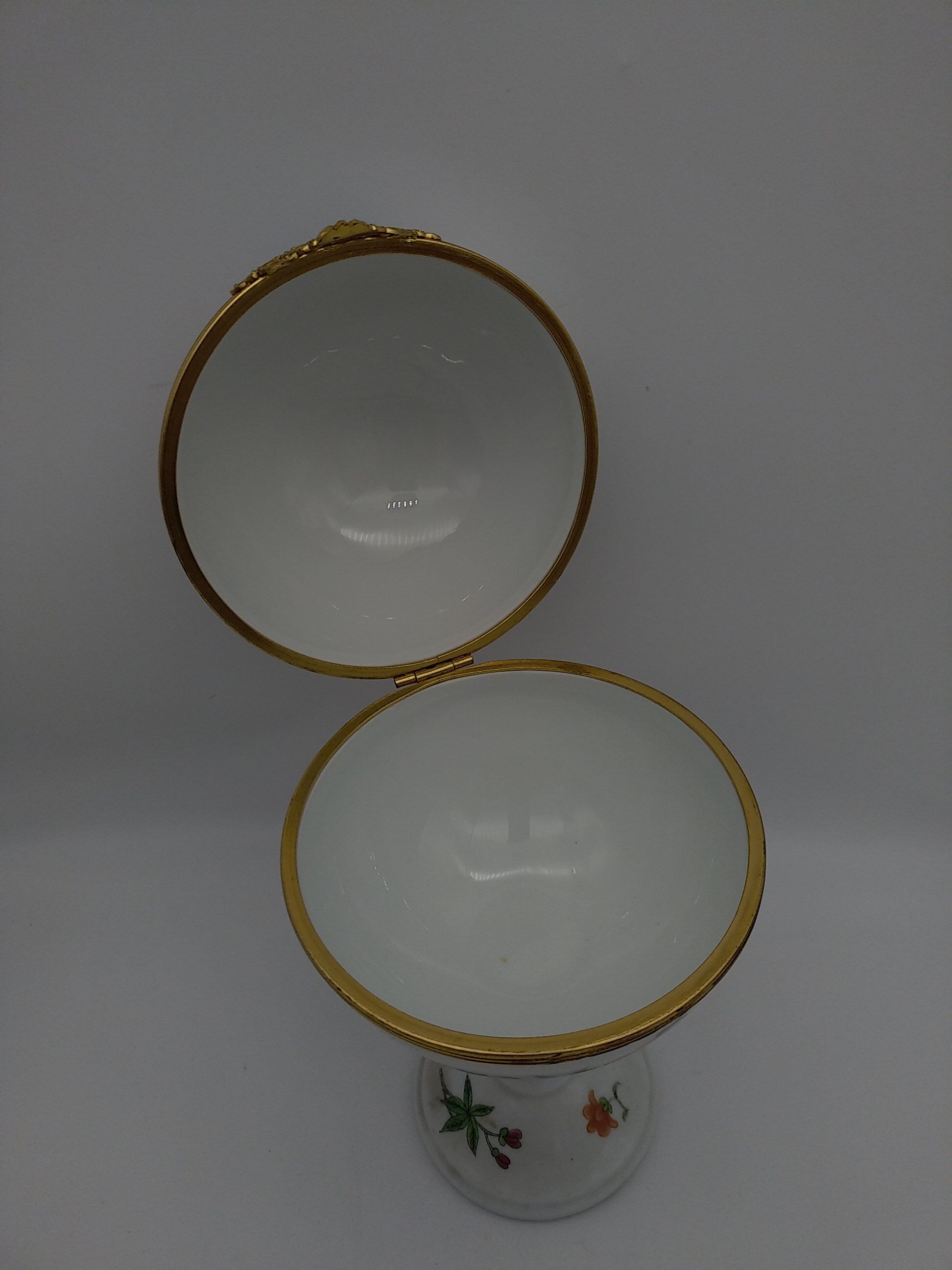 Box on foot, Limoges porcelain, Raynaud