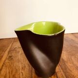 Vase mouchoir signé Elchinger . Céramique noir et vert . Forme lobé.1950s