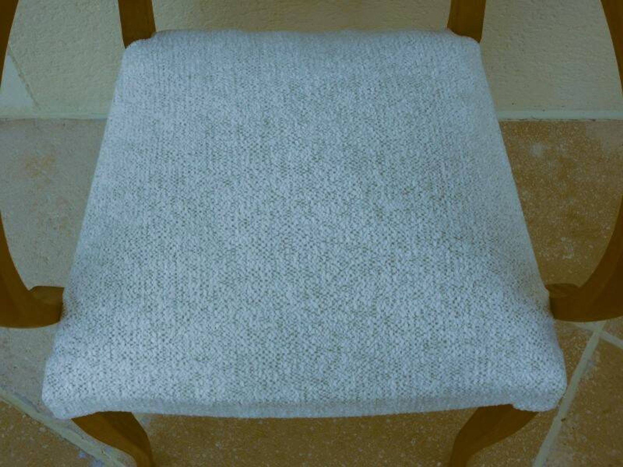 Fauteuils bridges chic année 50 en bois massif   blanc beige cousus main