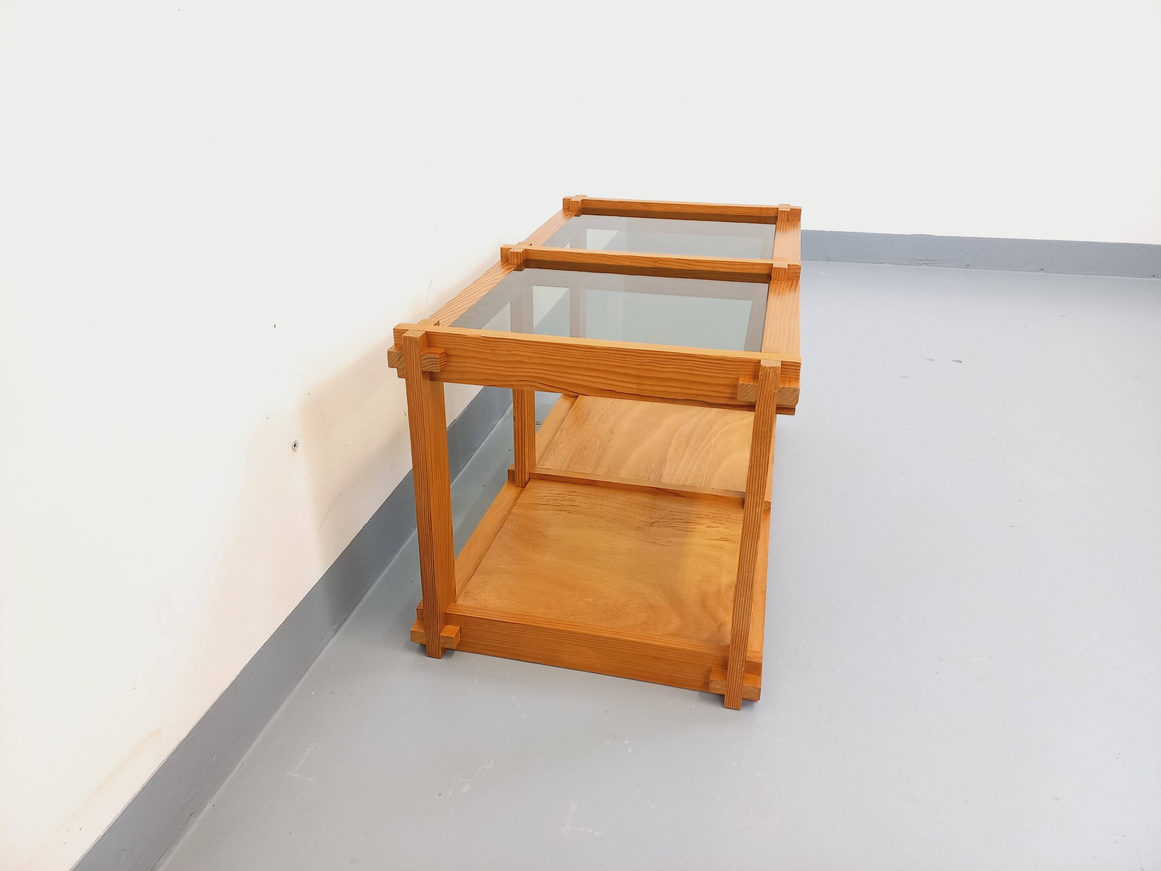 Vintage rectangular coffee table in pine and smoked glass from the 70s and 80s.