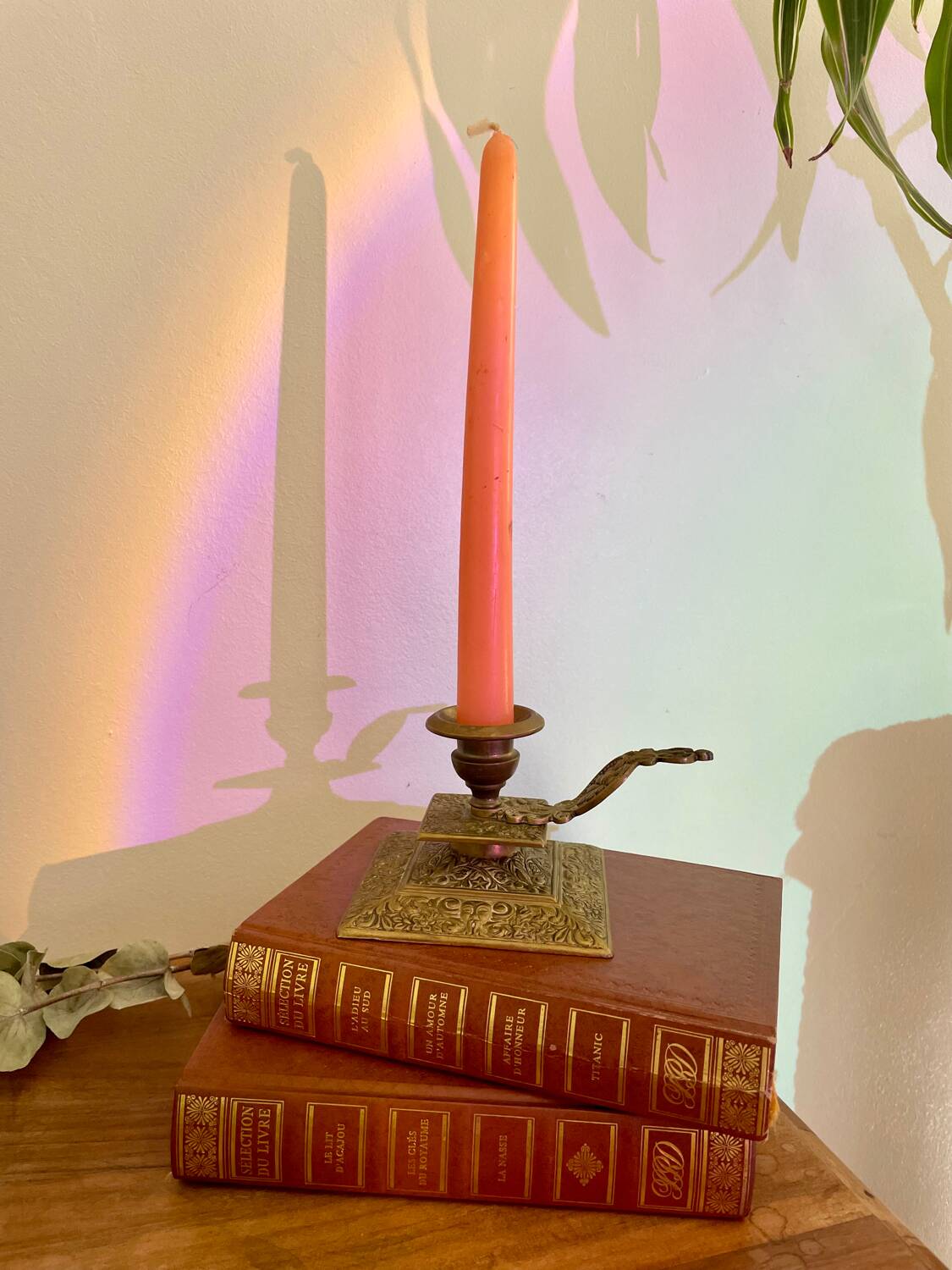 Cellar rat candle holder