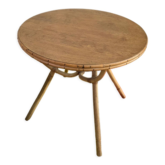 Round rattan coffee table