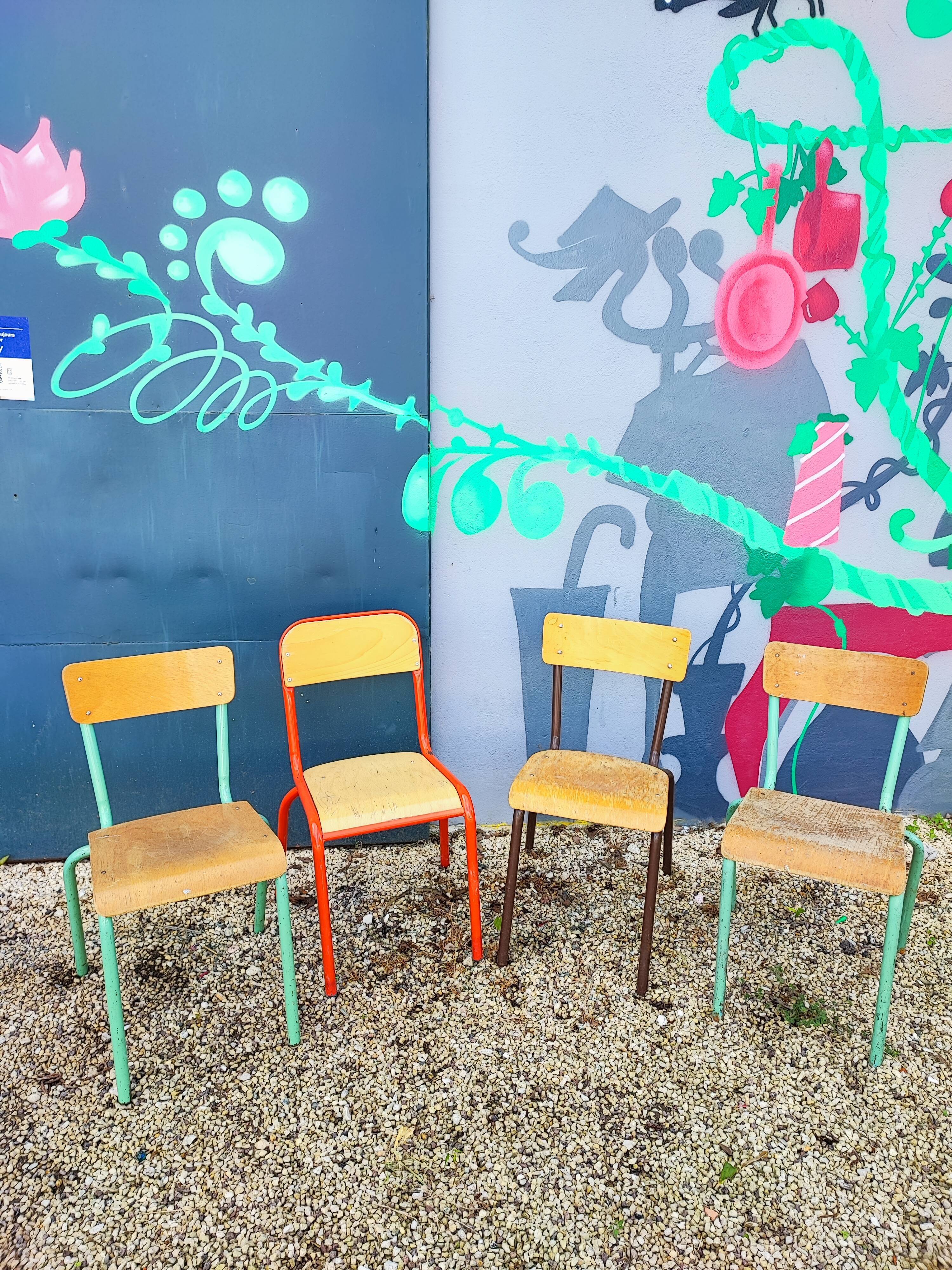 Set of 4 vintage deparaillé school chairs