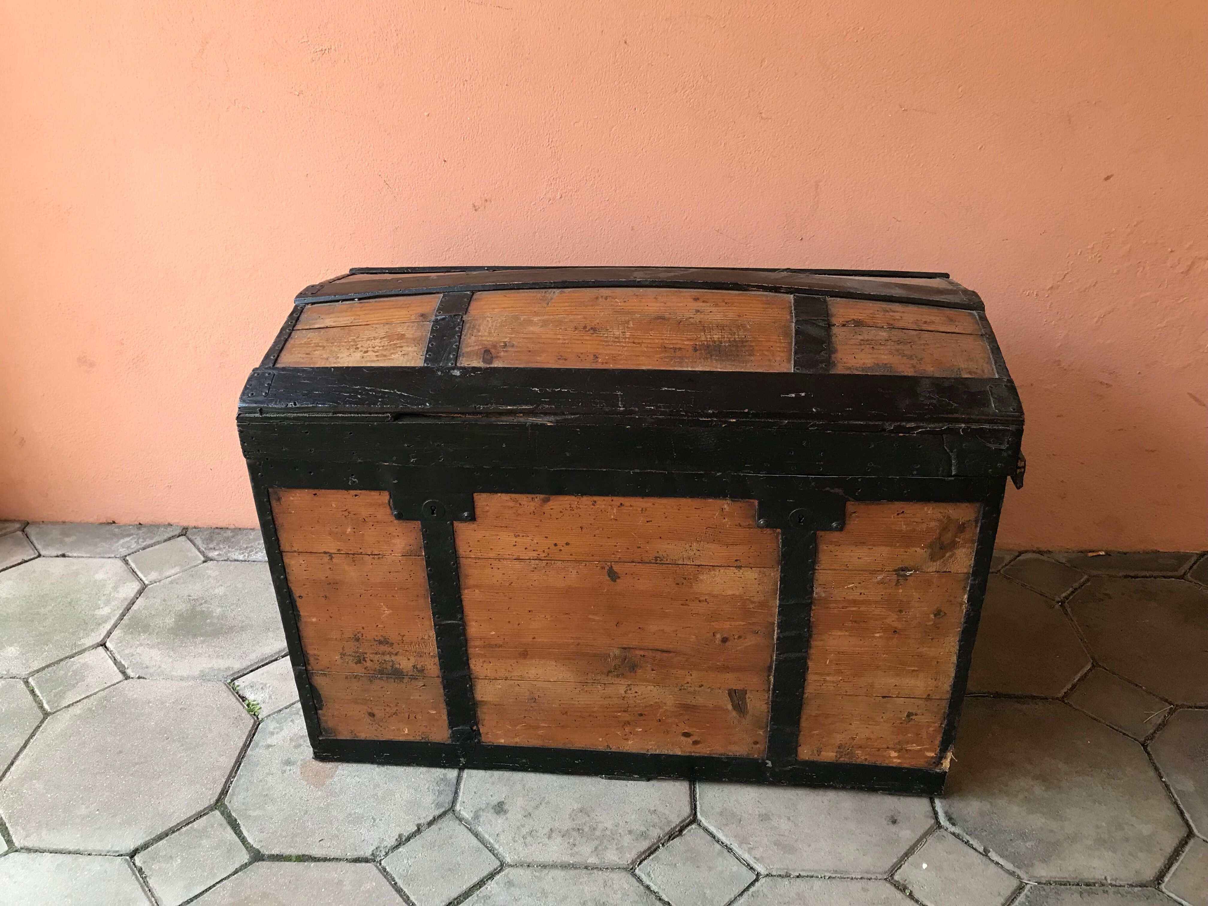 OLD TRUNK EARLY TWENTIETH IN PITCHPIN DOMED SHAPE LARGE MODEL