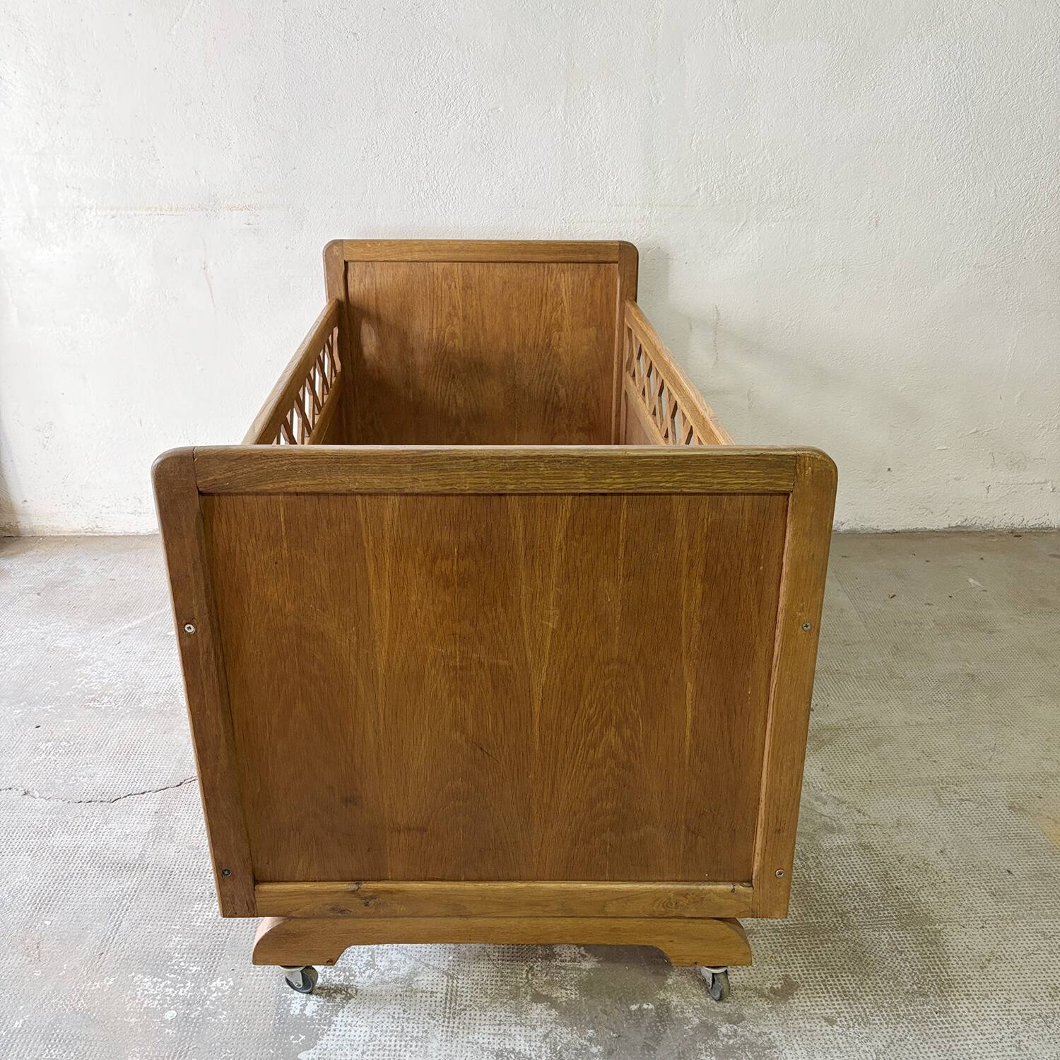 Vintage children's bed from the 50s/60s.