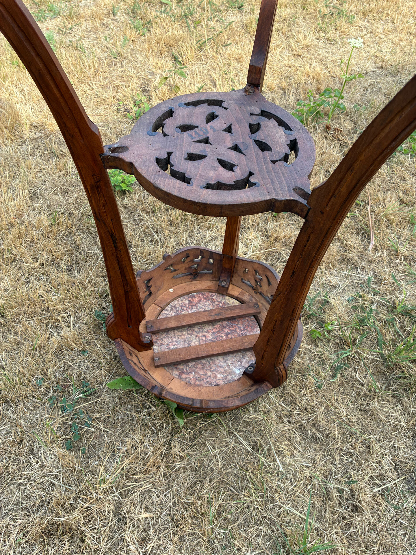 Guéridon or side table from the 1930s.