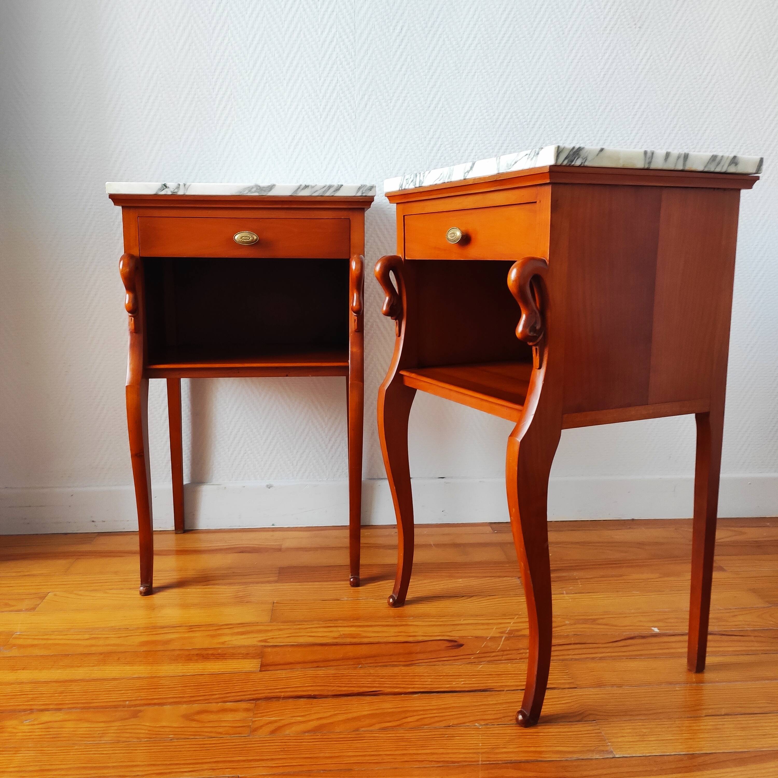 Paire de tables de chevet