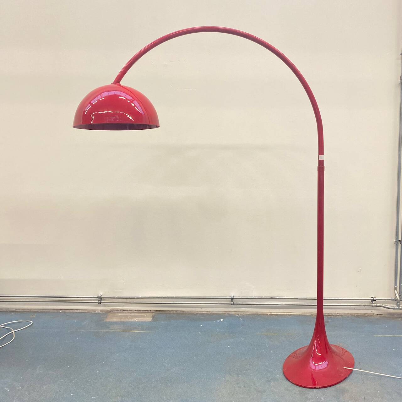 Red arc floor lamp with oval tulip base - italy 1970's