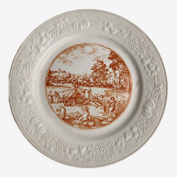 Assiette blanche décorative en relief et motif Augustus