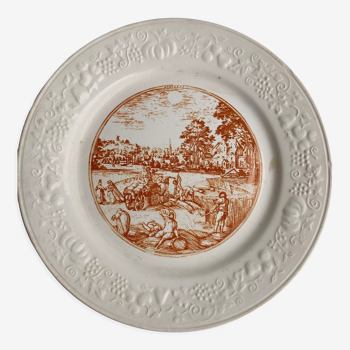 Decorative white plate in relief and Augustus motif