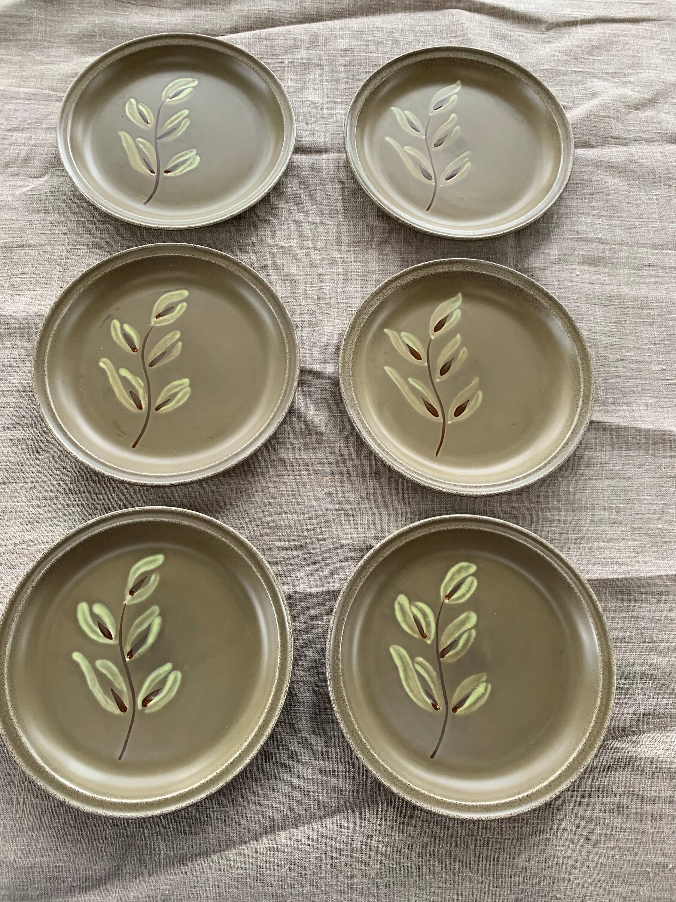 6 petites assiettes a dessert peintes a la main, Atelier du Revernay,