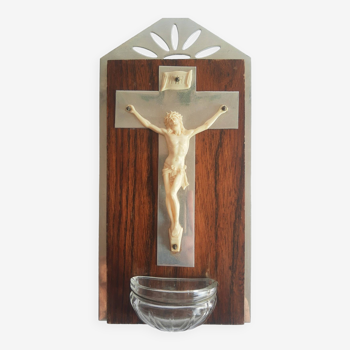 Crucifix bénitier  en bois et métal vintage