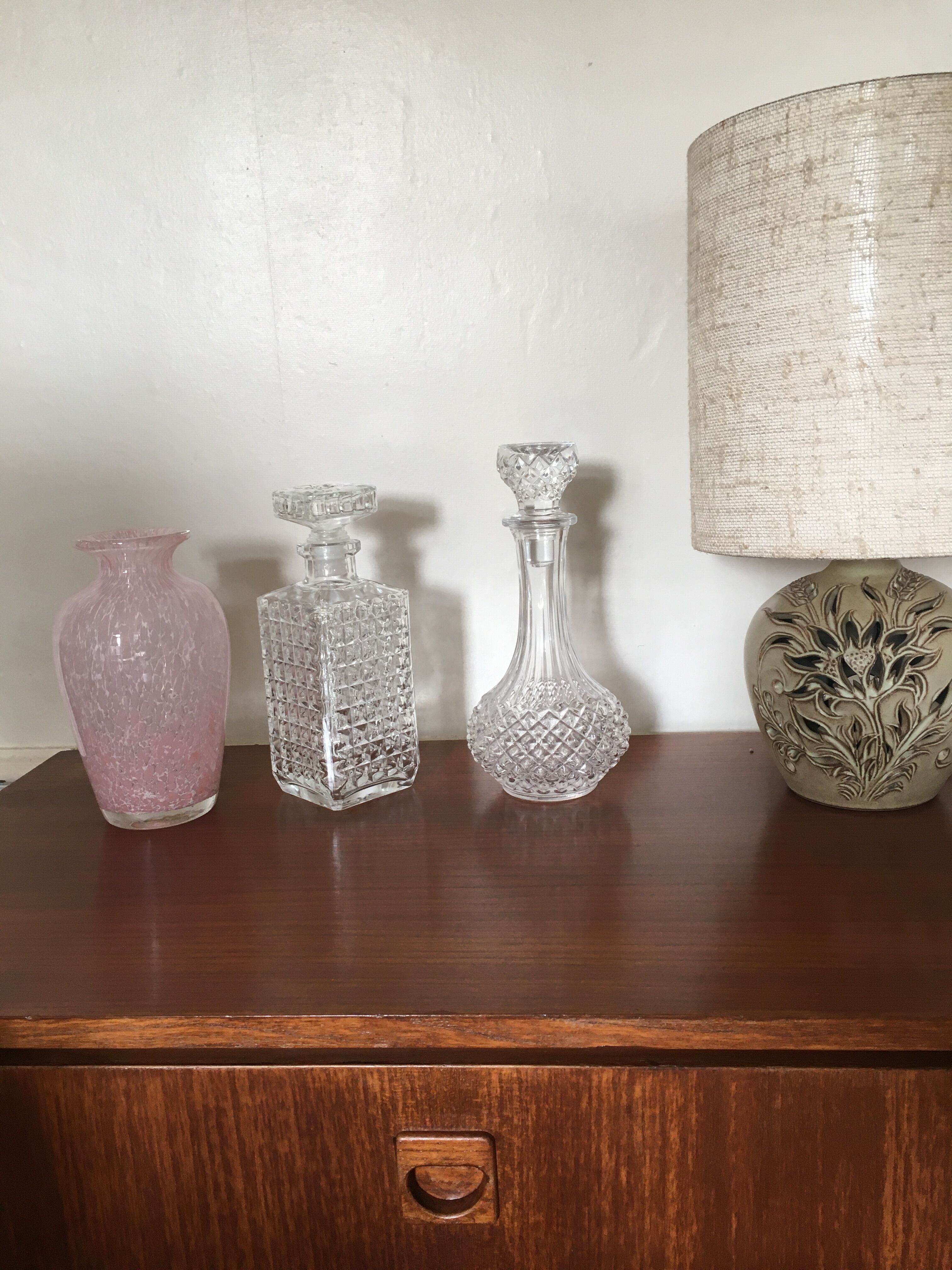 Diamond-tipped whisky carafe