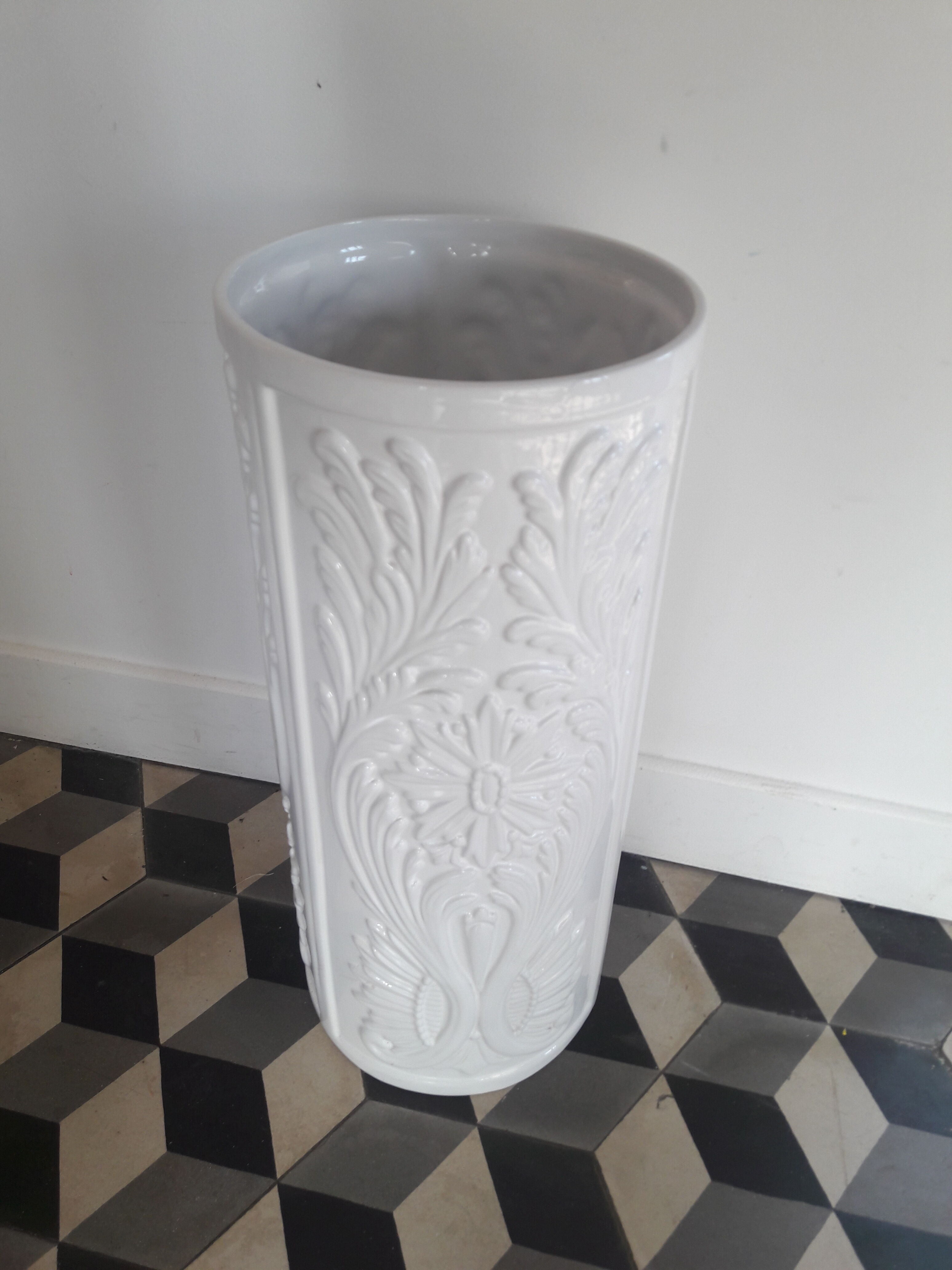 Umbrella door door ceramic canes enamelled white vintage floral motifs