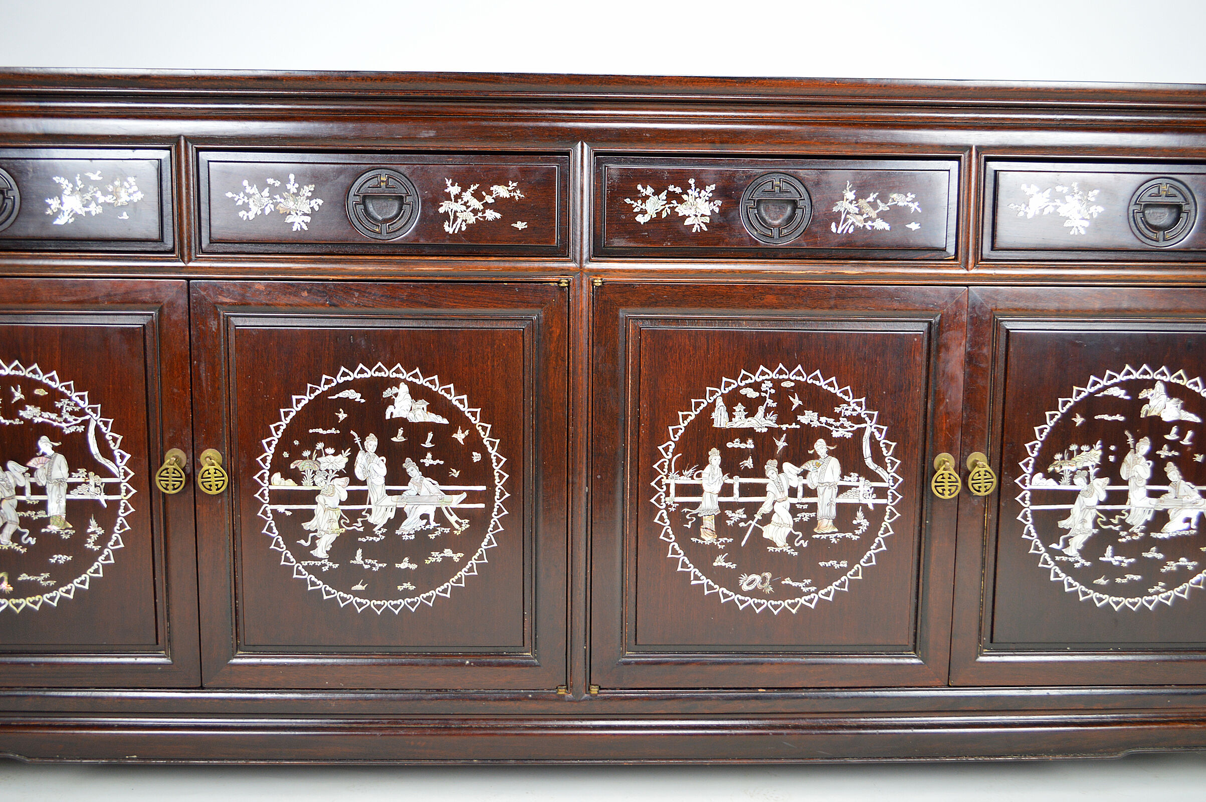 Enfilade en bois marqueté de nacre, asie, milieu xxe