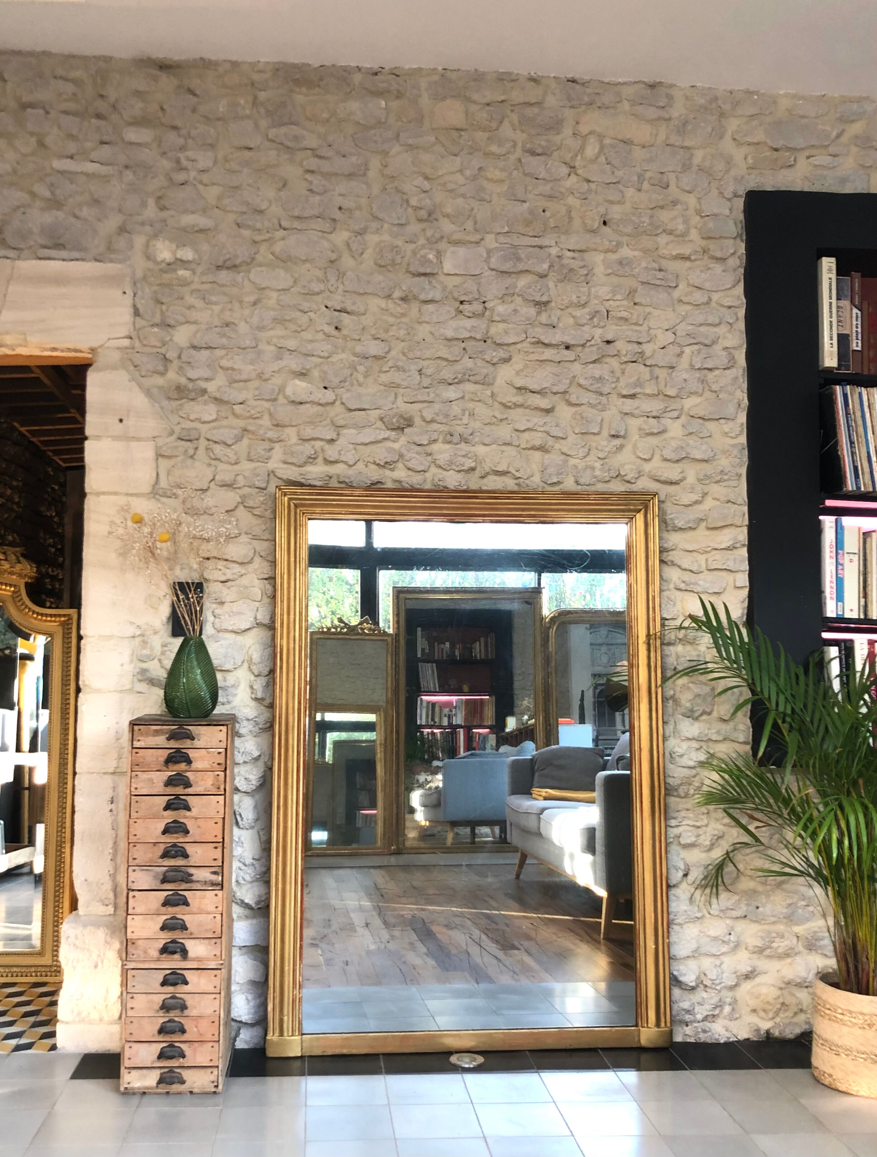 Mirror period 19th gilded with gold leaf 158.5cm / 113cm mercury ice pricked, parquet on the back.