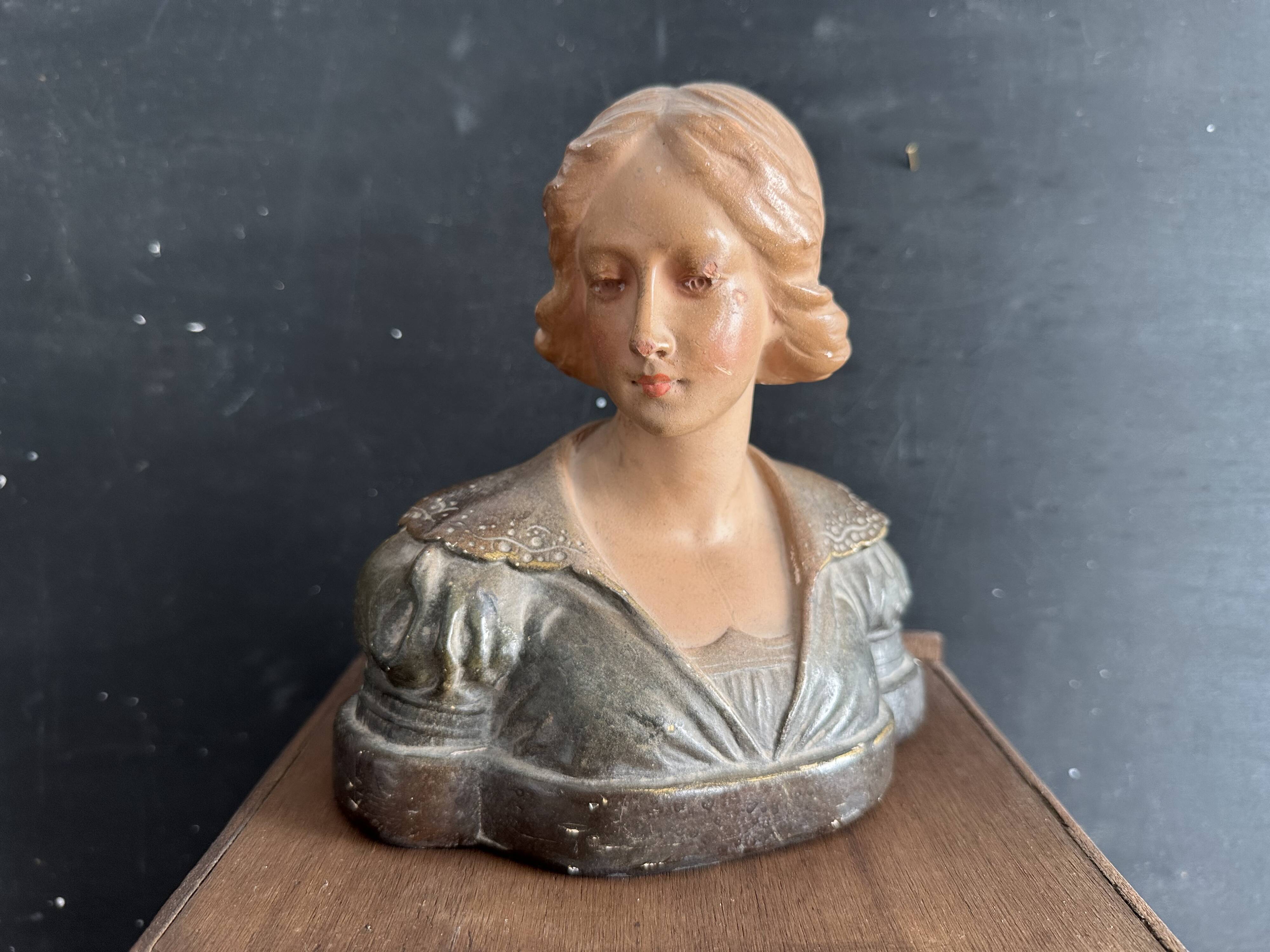 Buste de femme Art nouveau en plâtre polychrome, vers 1900