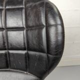 Chaise en cuir noir Zuiver