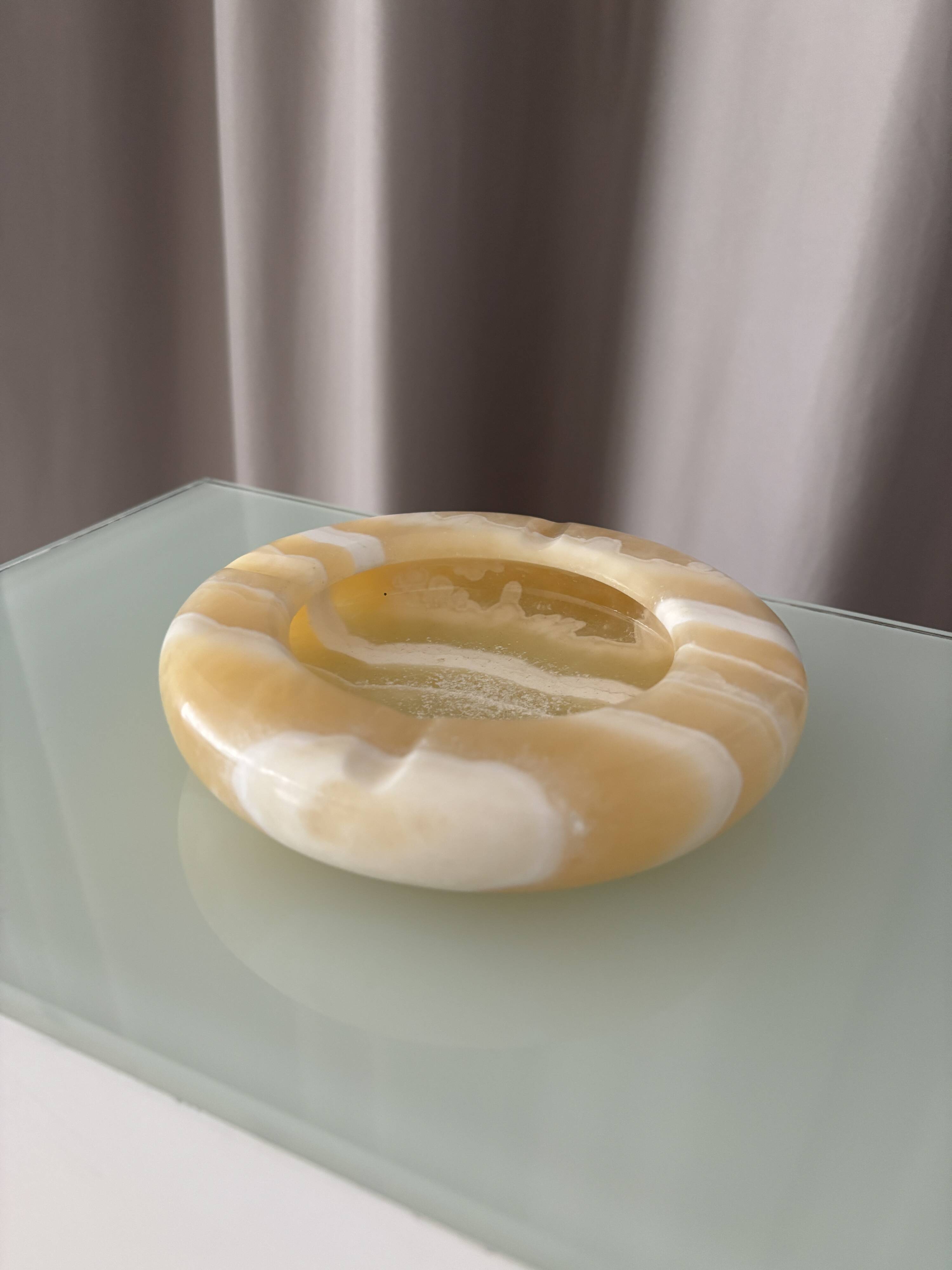 Vintage Onyx Ashtray – Hand-Carved, Natural Honey Tones (ca. 1960s–1970s)