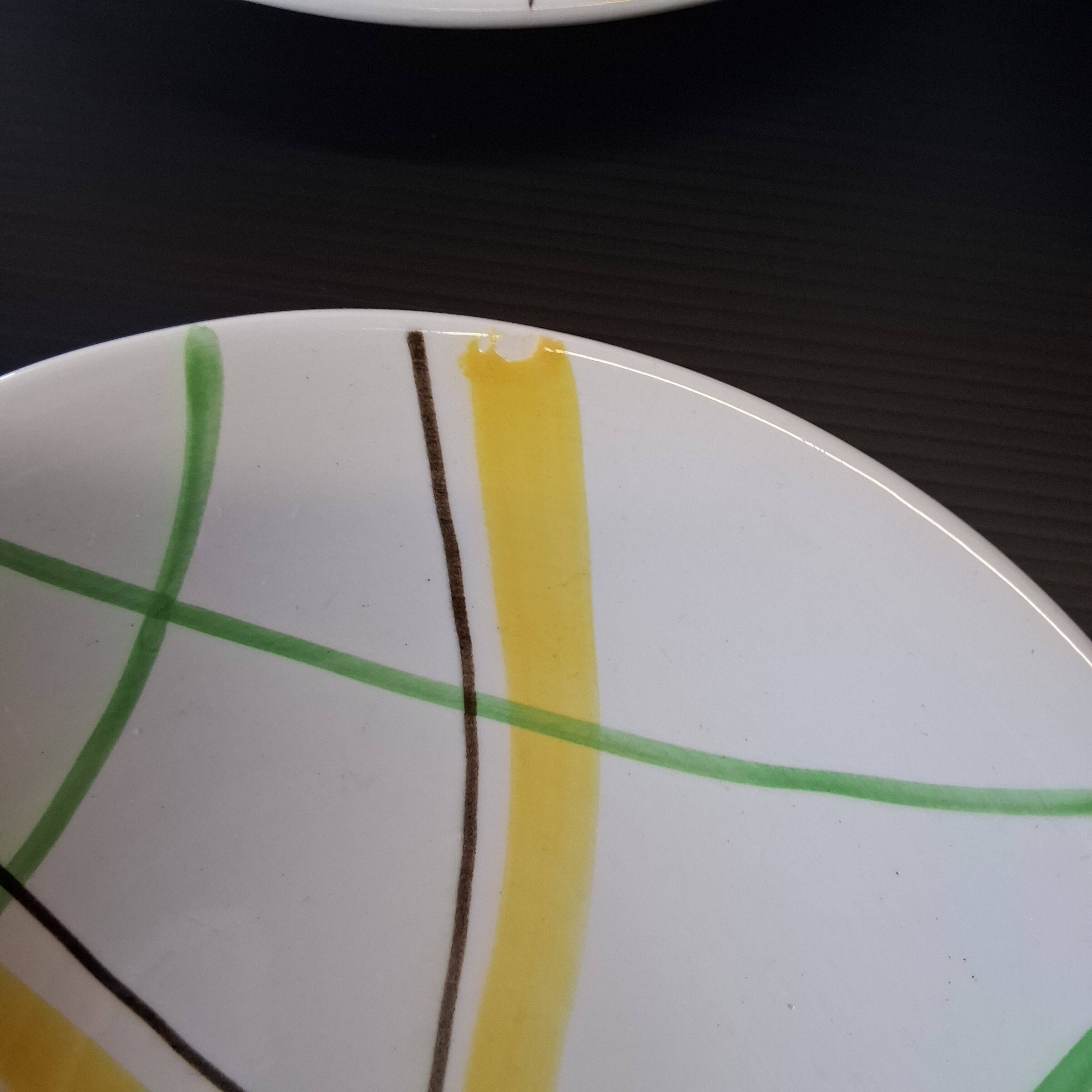 5 deep plates from Gien model "Sarabande" in good condition.
