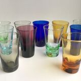 Ensemble de 11 verres à liqueur en verre coloré années 70